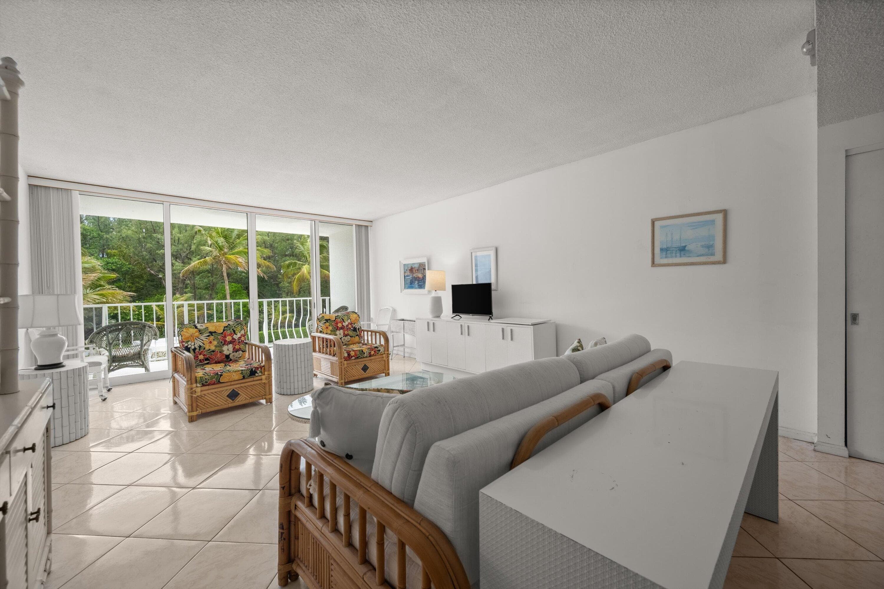 2774 S Ocean Boulevard 206, Palm Beach, FL 33480 — photo 4 of 19