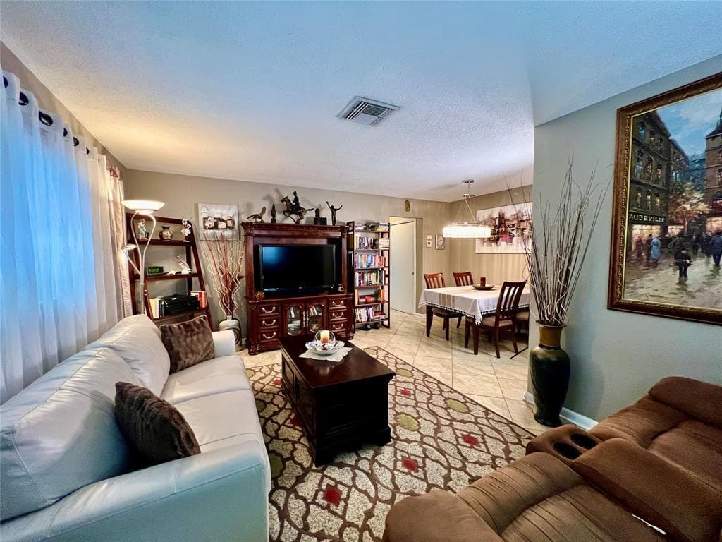 160 NE 8th Avenue 1b, Hallandale Beach, FL 33009 — photo 5 of 14