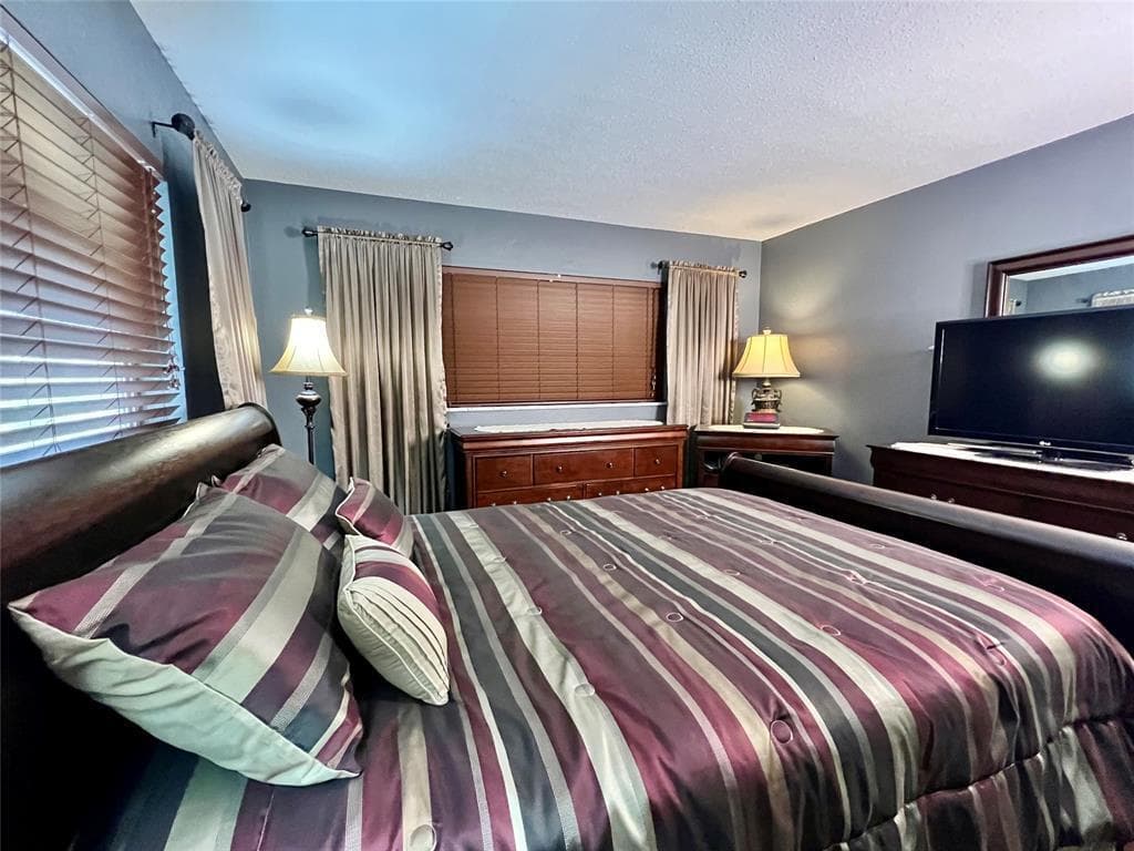 160 NE 8th Avenue 1b, Hallandale Beach, FL 33009 — photo 6 of 14