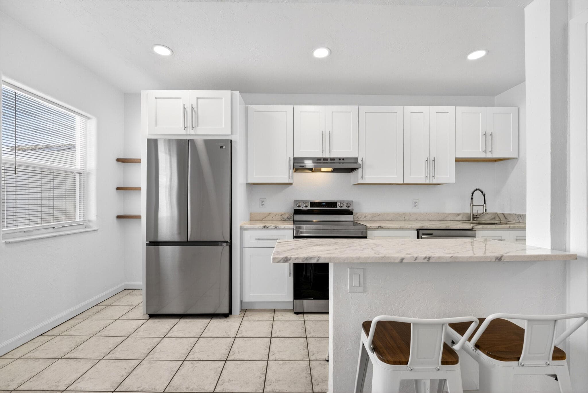 412 SE 16th Street 3, Fort Lauderdale, FL 33316 — photo 2 of 39