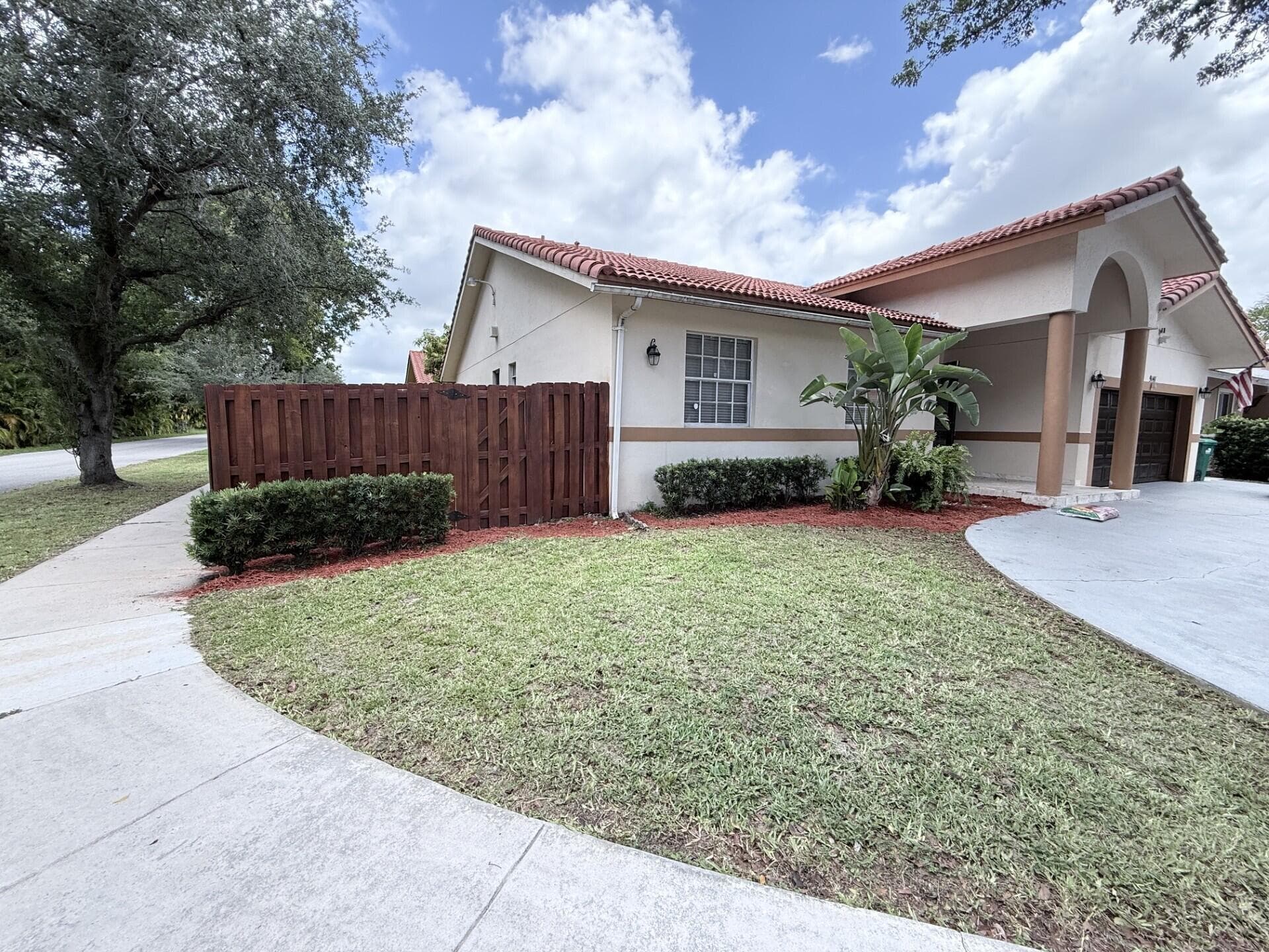 9141 NW 152nd Street, Miami Lakes, FL 33018 — photo 2 of 33