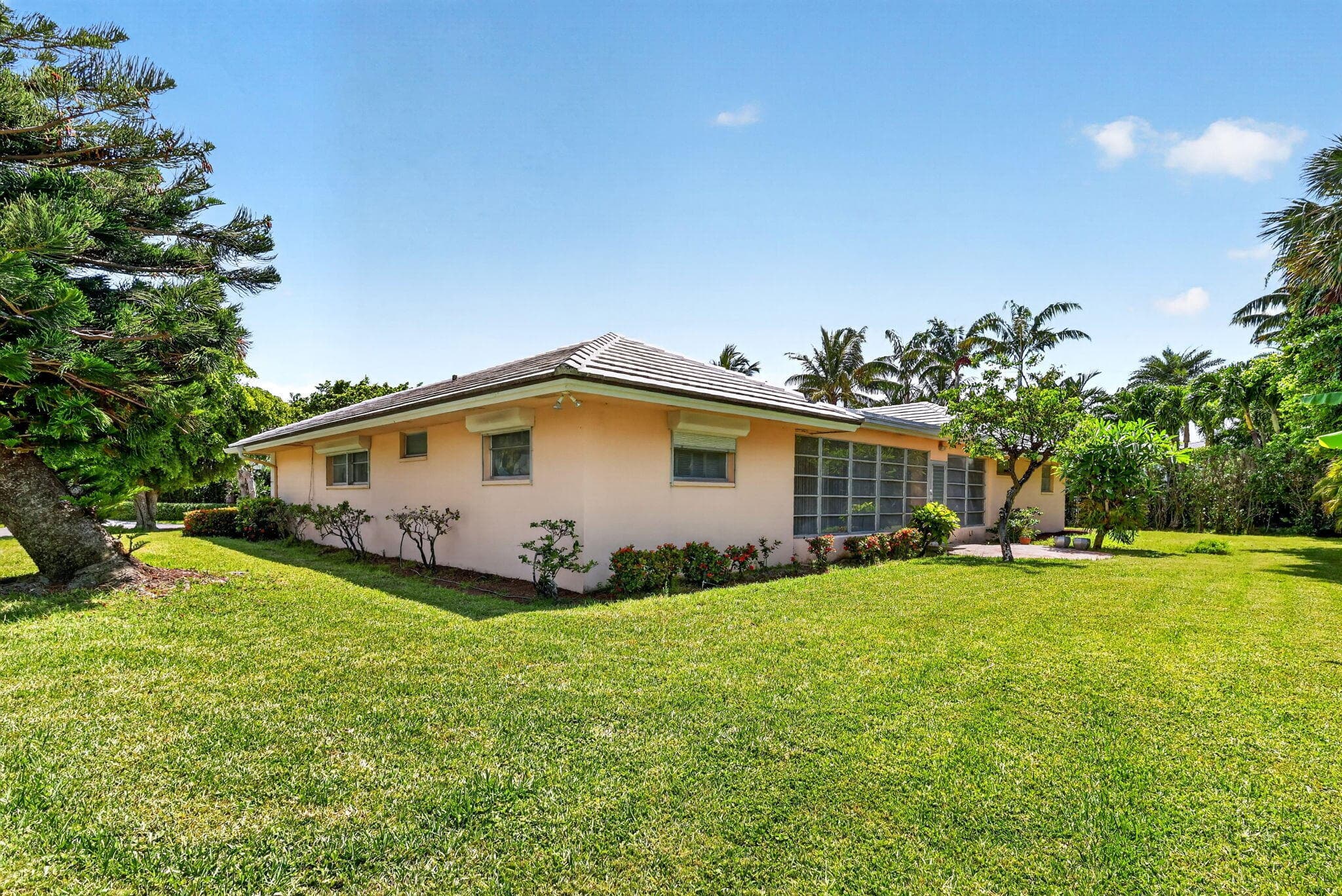 217 Plantation Road, Palm Beach, FL 33480 — photo 10 of 41