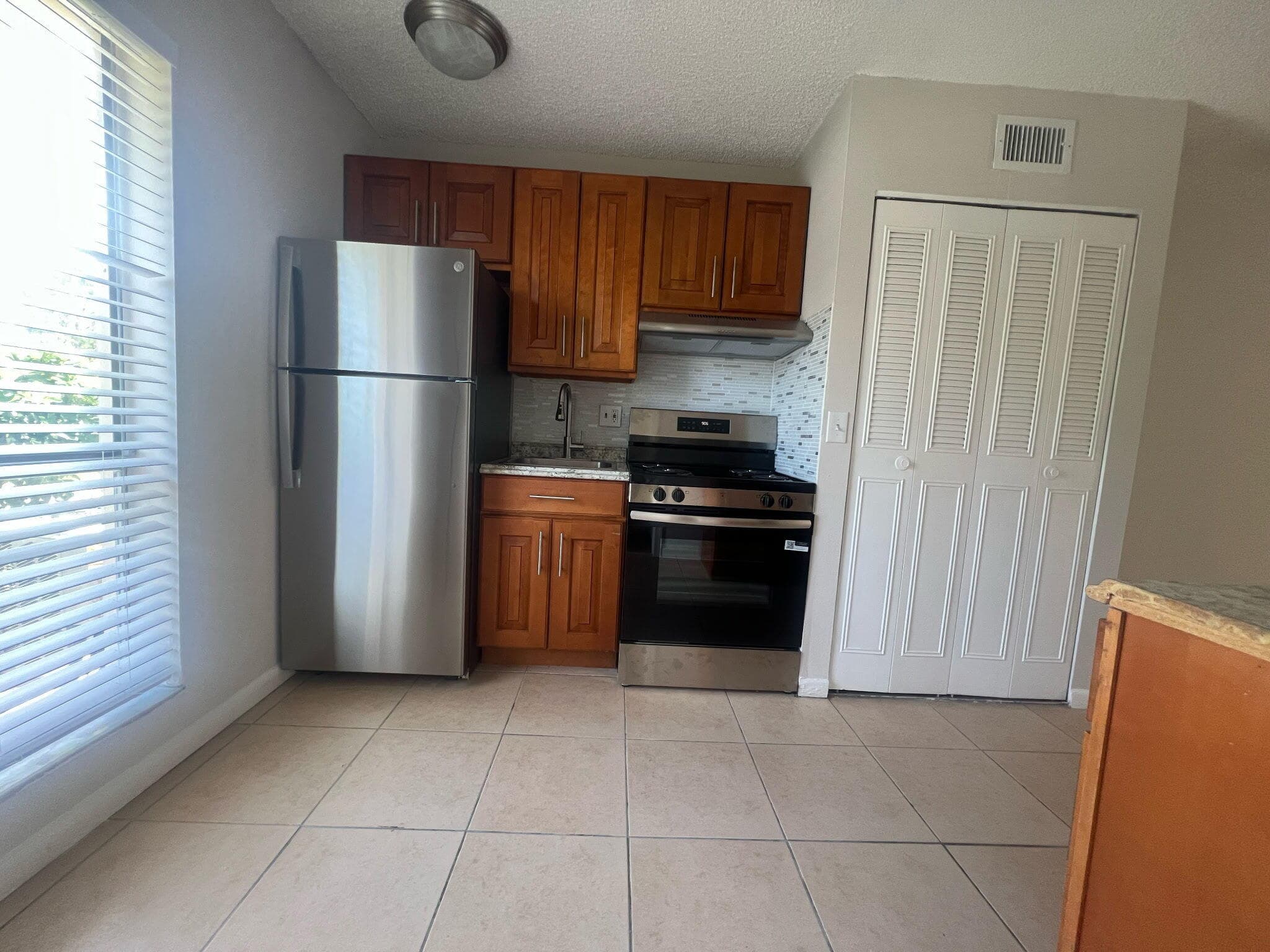 559 NE 48th Street 303, Boca Raton, FL 33431 — photo 1 of 5