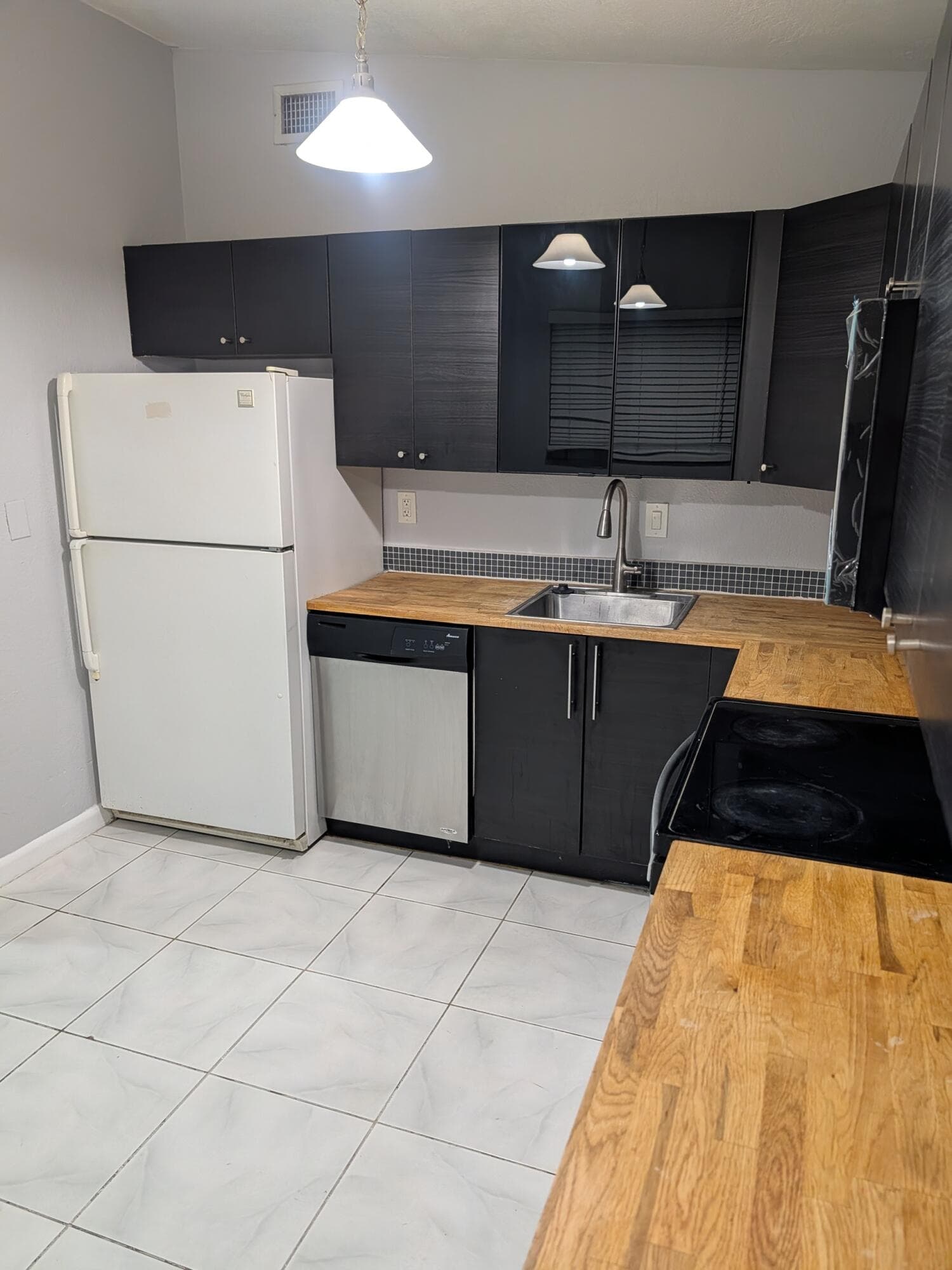 2990 NW 7th Court, Fort Lauderdale, FL 33311 — photo 6 of 13
