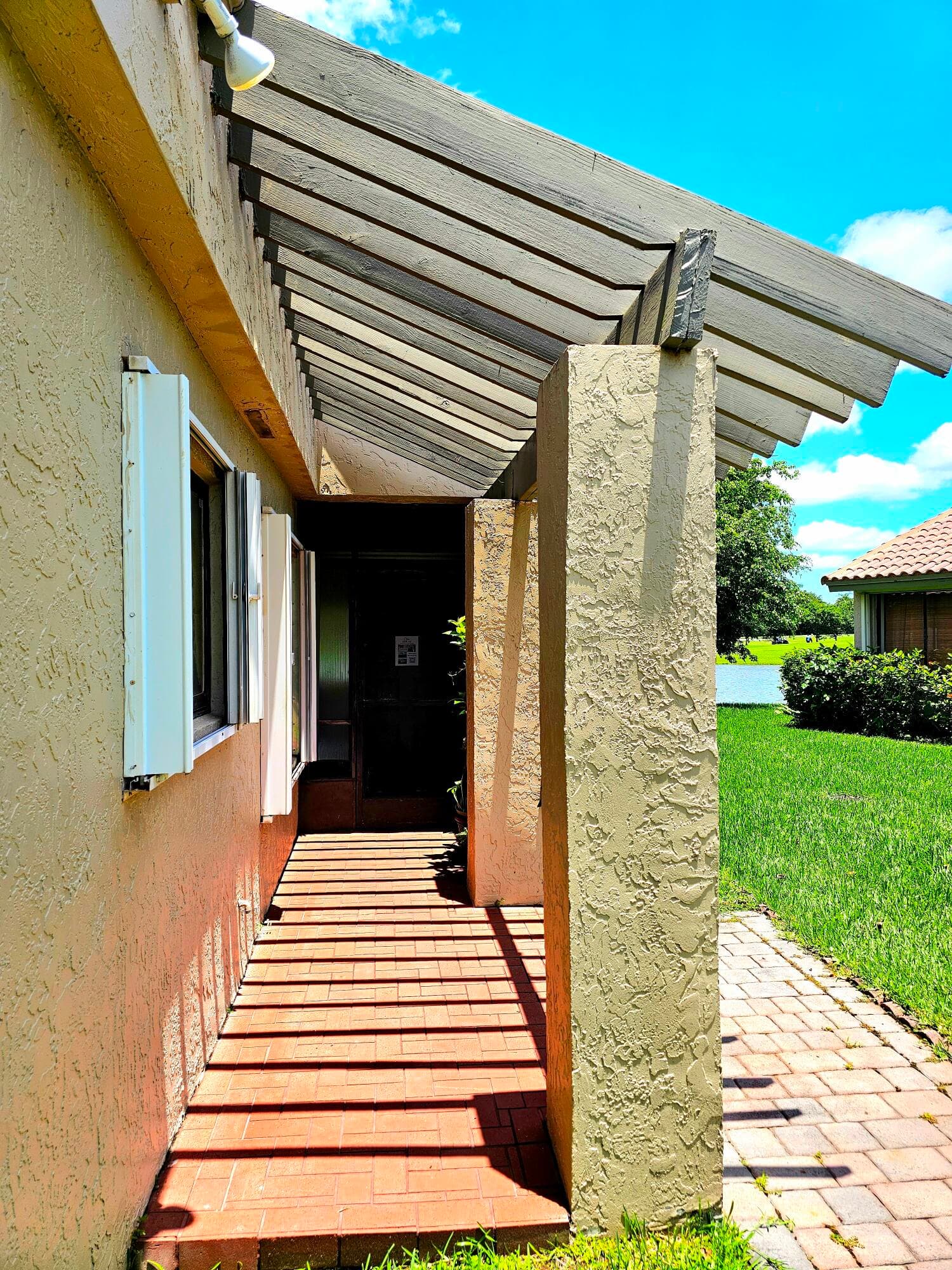 566 Village Lake Drive, Weston, FL 33326 — photo 3 of 37
