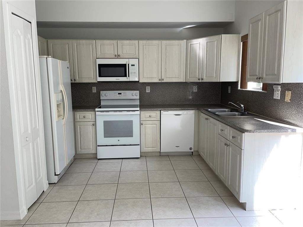 8830 W Flagler Street 8, Miami, FL 33174 — photo 4 of 13