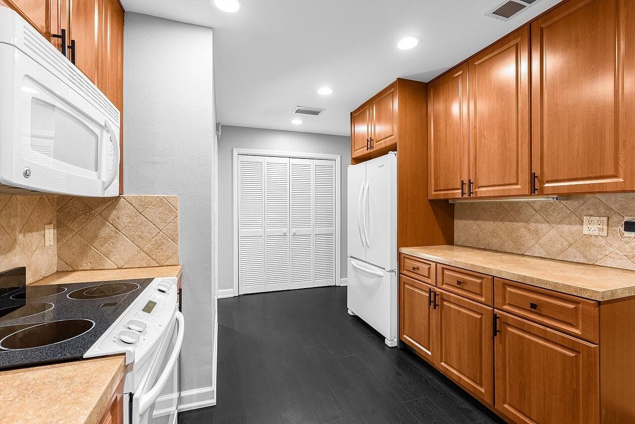 926 37th Avenue, Vero Beach, FL 32960 — photo 10 of 29