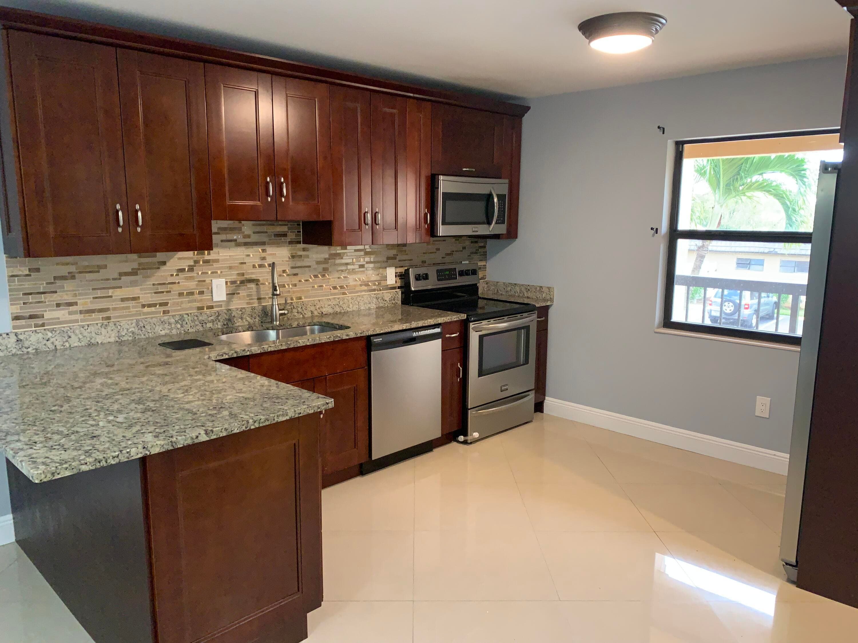 125 Lake Nancy Drive 241, West Palm Beach, FL 33411 — photo 5 of 29