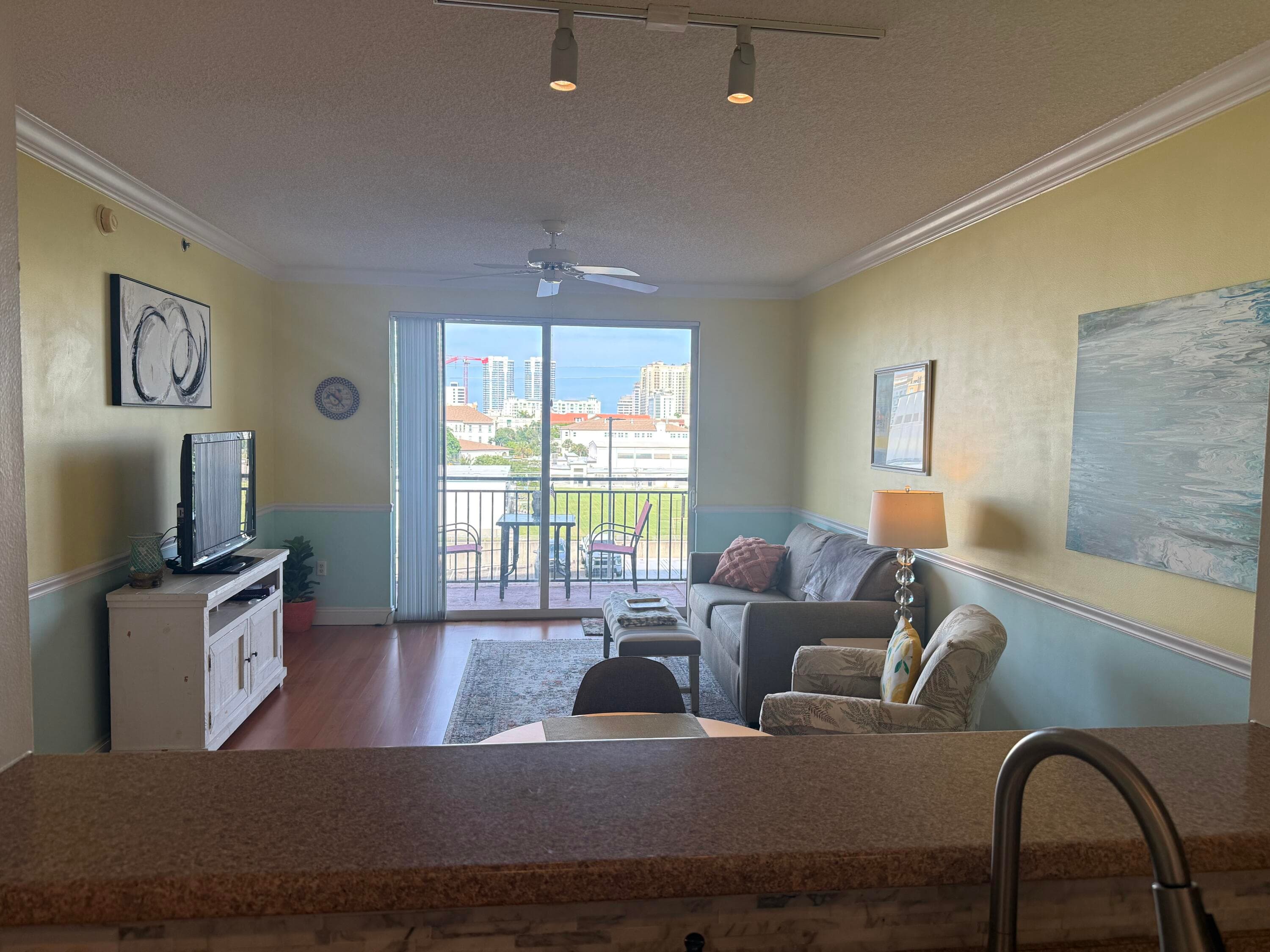616 Clearwater Park Road 607, West Palm Beach, FL 33401 — photo 9 of 28