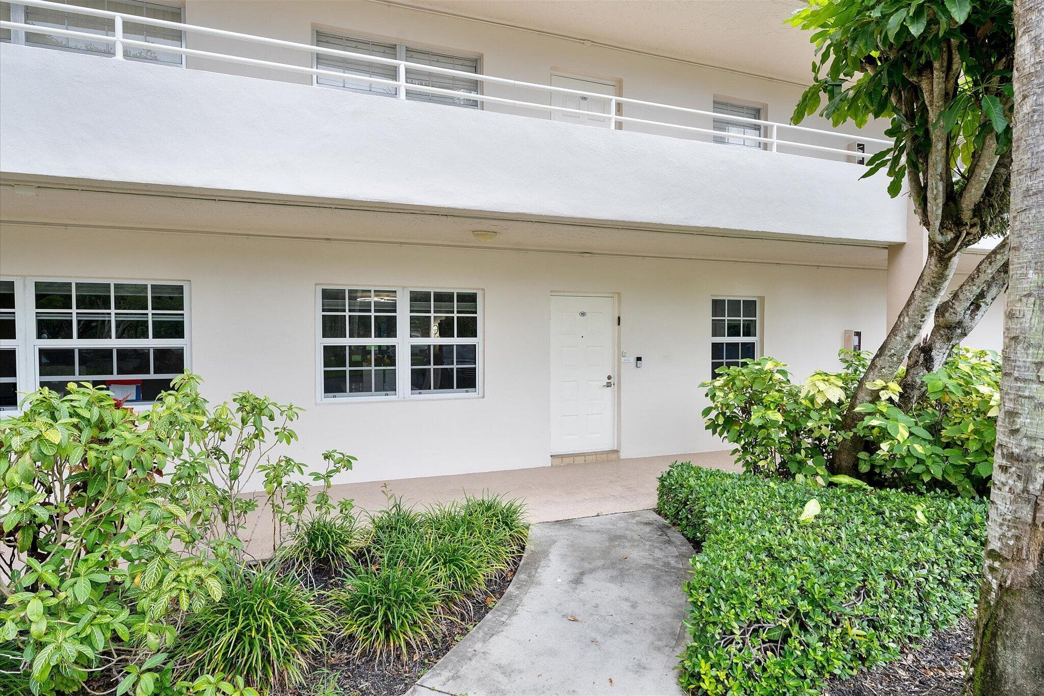 3900 Oaks Clubhouse Drive 110, Pompano Beach, FL 33069 — photo 4 of 38