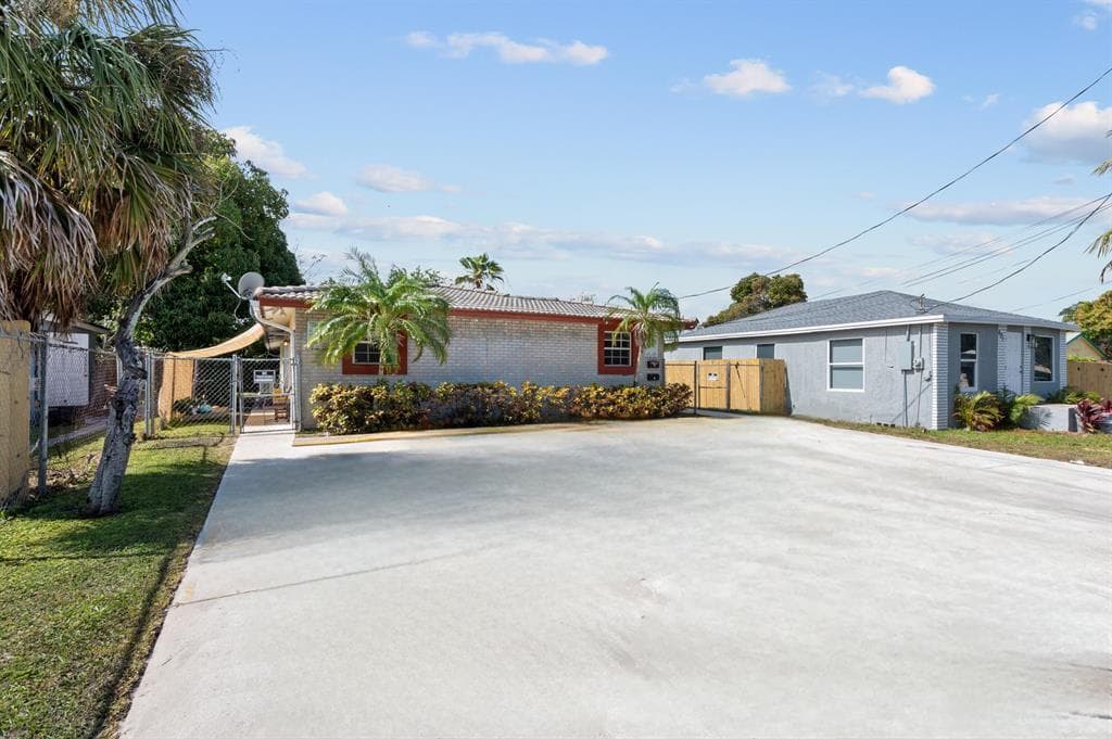 617 NW 15th Avenue, Pompano Beach, FL 33069 — photo 2 of 31