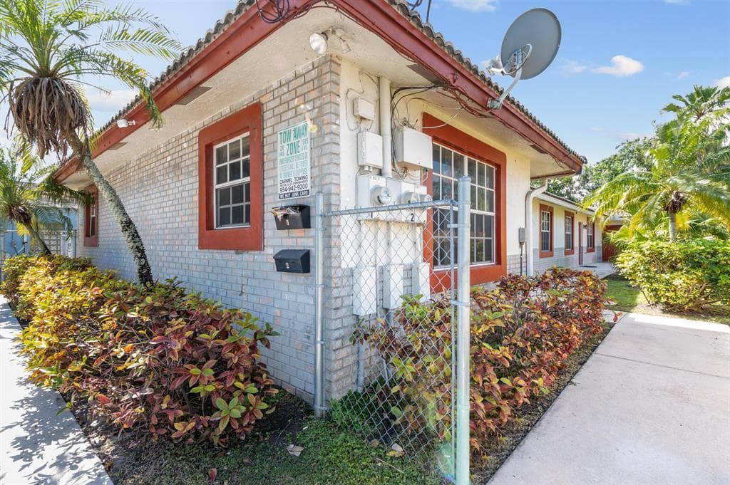 617 NW 15th Avenue, Pompano Beach, FL 33069 — photo 6 of 31