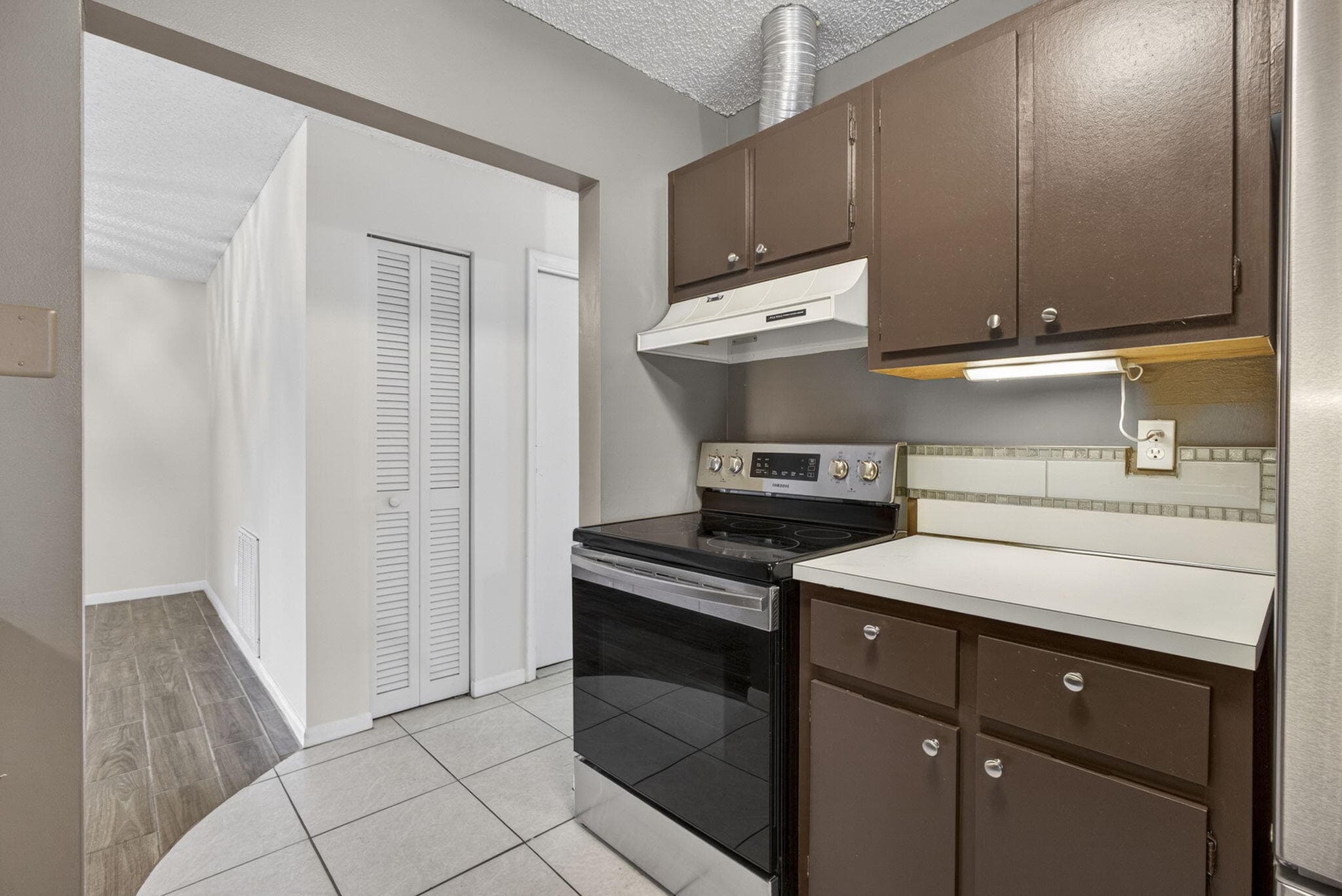 4893 Palm Hill Drive, West Palm Beach, FL 33415 — photo 10 of 39