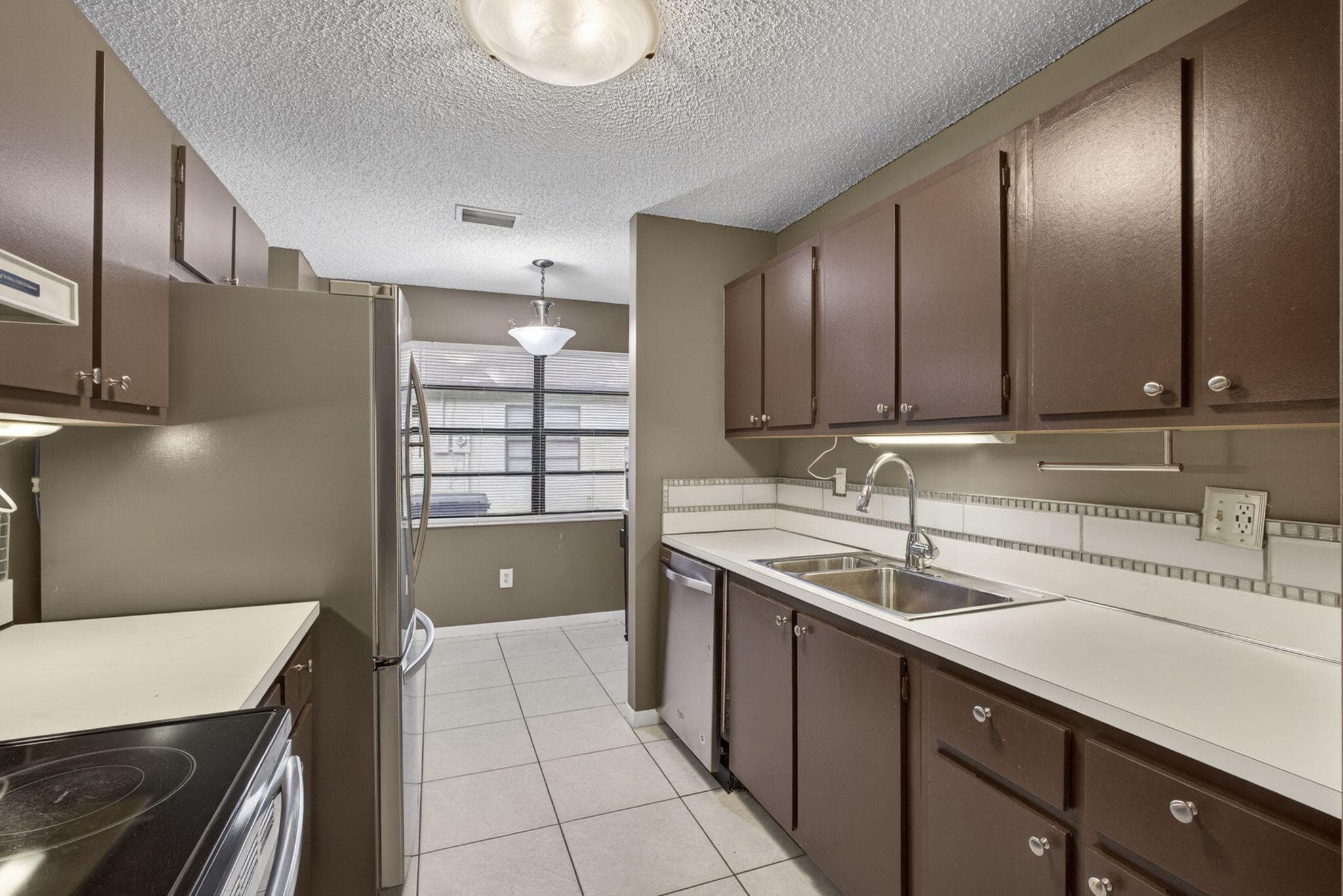 4893 Palm Hill Drive, West Palm Beach, FL 33415 — photo 7 of 39