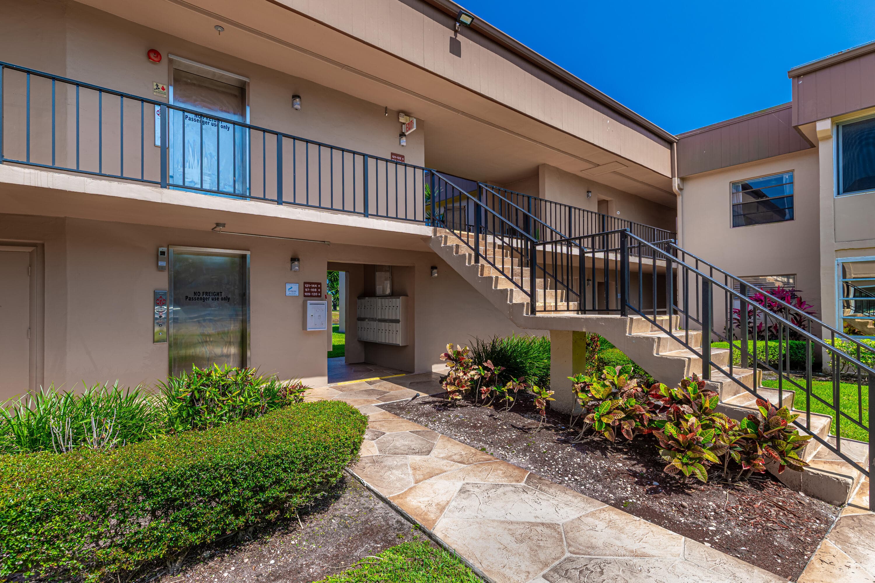 137 Piedmont C 137, Delray Beach, FL 33484 — photo 3 of 36