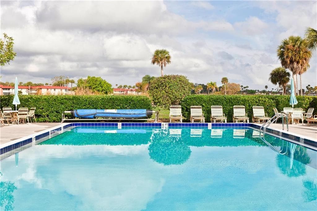 40 Vis Gdns Trail 201, Vero Beach, FL 32962 — photo 4 of 42