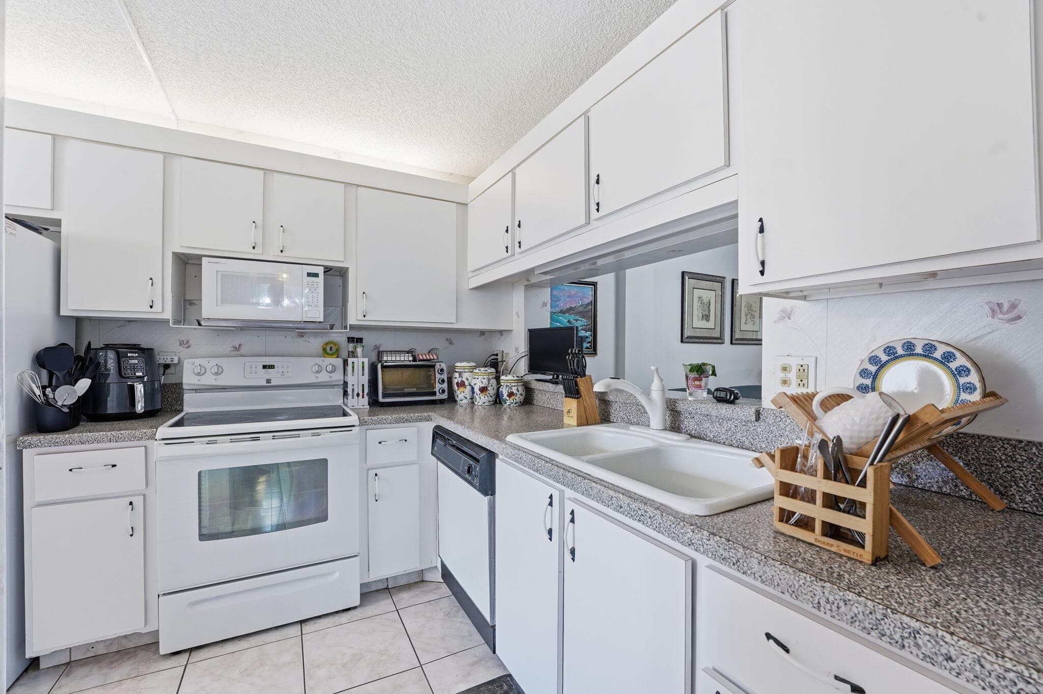 3146 Via Poinciana 307, Lake Worth, FL 33467 — photo 6 of 44