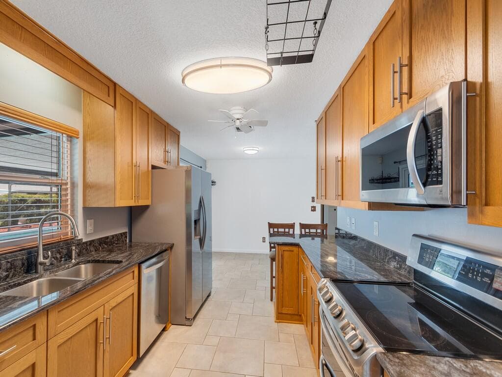 7503 Kenwood Road, Fort Pierce, FL 34951 — photo 3 of 43