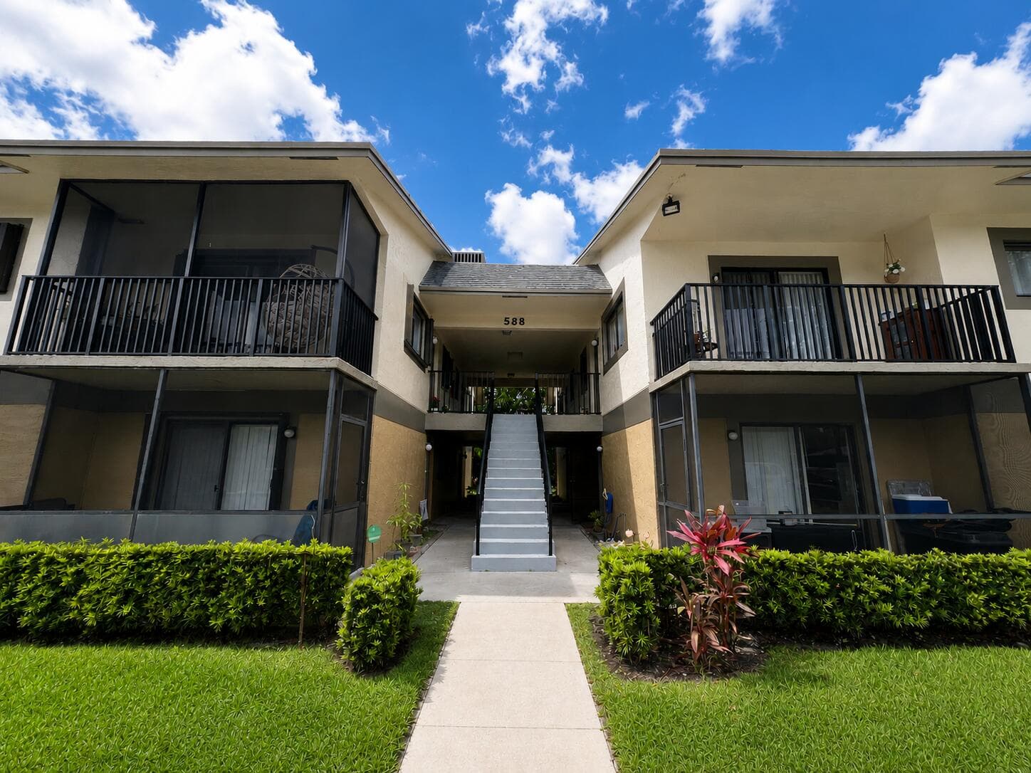 588 Trace Circle 104, Deerfield Beach, FL 33441 — photo 1 of 15