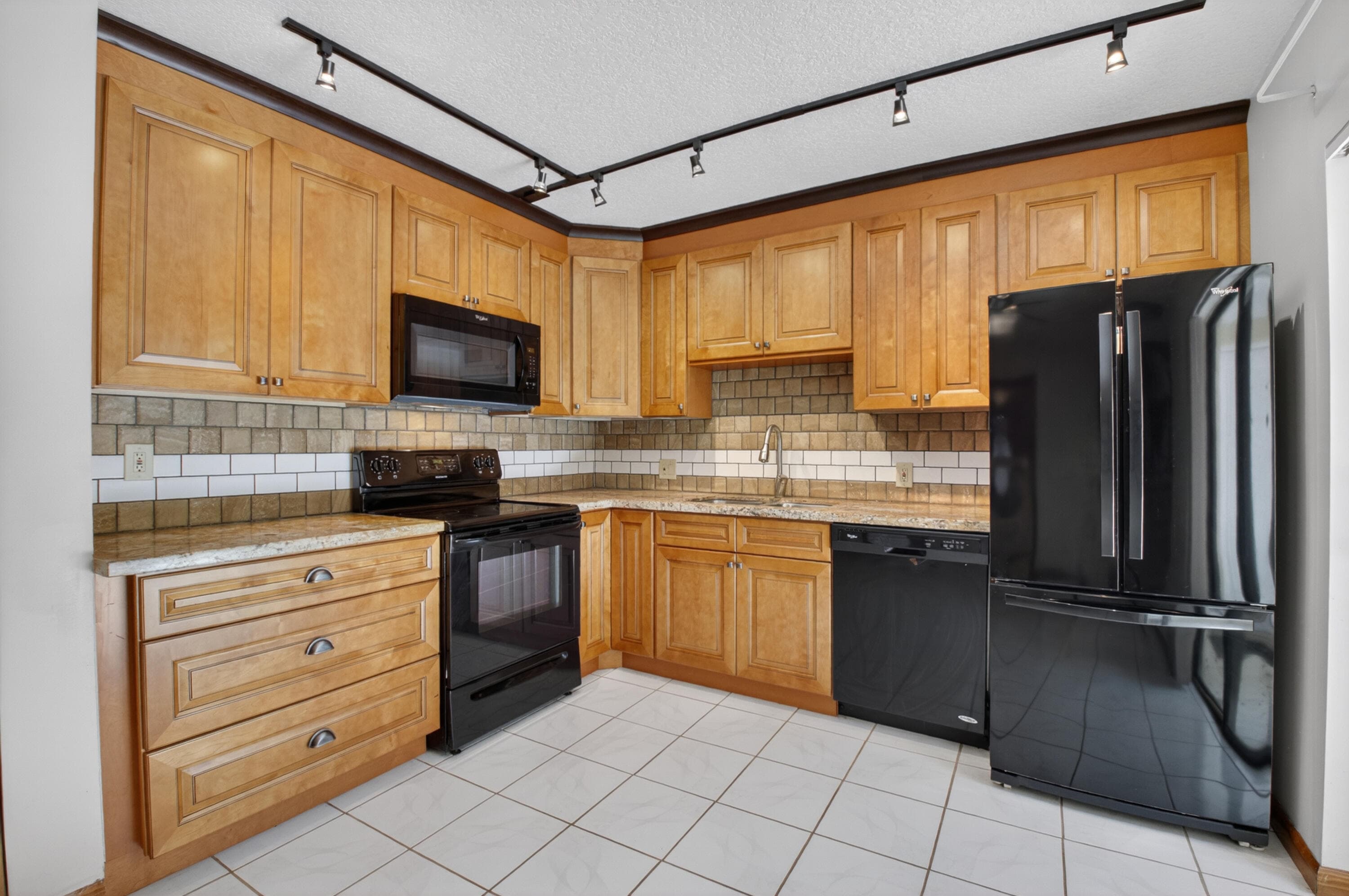 1565 Augusta Circle 103, Delray Beach, FL 33445 — photo 2 of 31