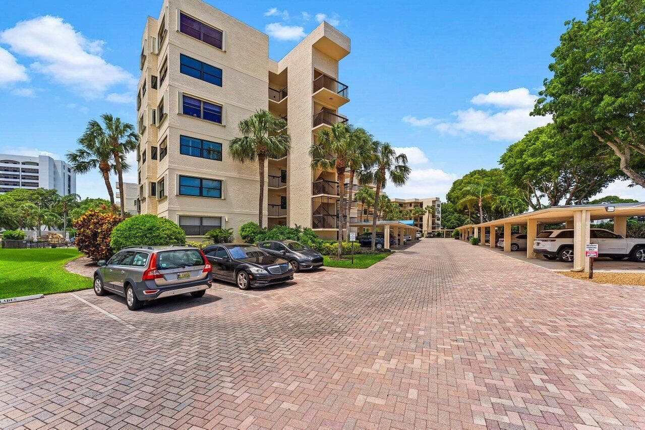 372 Golfview Road 101, North Palm Beach, FL 33408 — photo 4 of 32