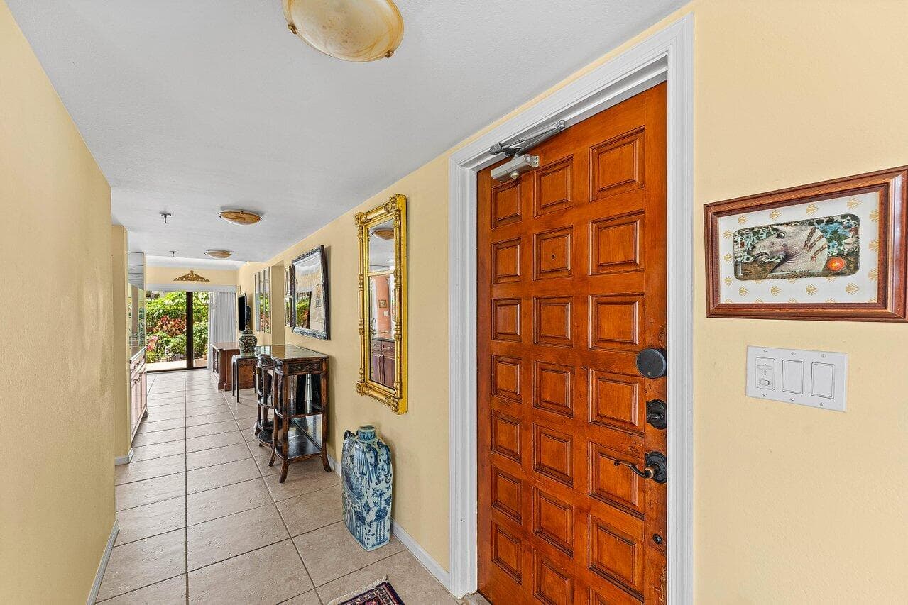 372 Golfview Road 101, North Palm Beach, FL 33408 — photo 5 of 32