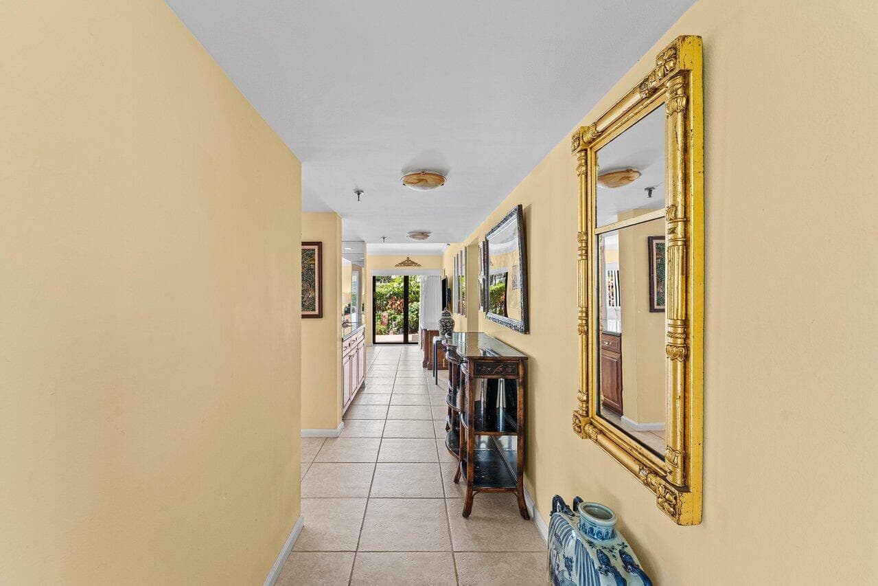 372 Golfview Road 101, North Palm Beach, FL 33408 — photo 6 of 32