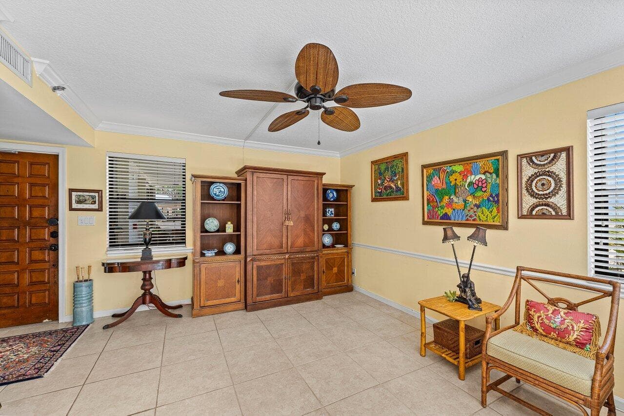 372 Golfview Road 101, North Palm Beach, FL 33408 — photo 12 of 32