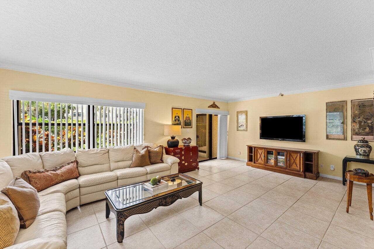 372 Golfview Road 101, North Palm Beach, FL 33408 — photo 19 of 32