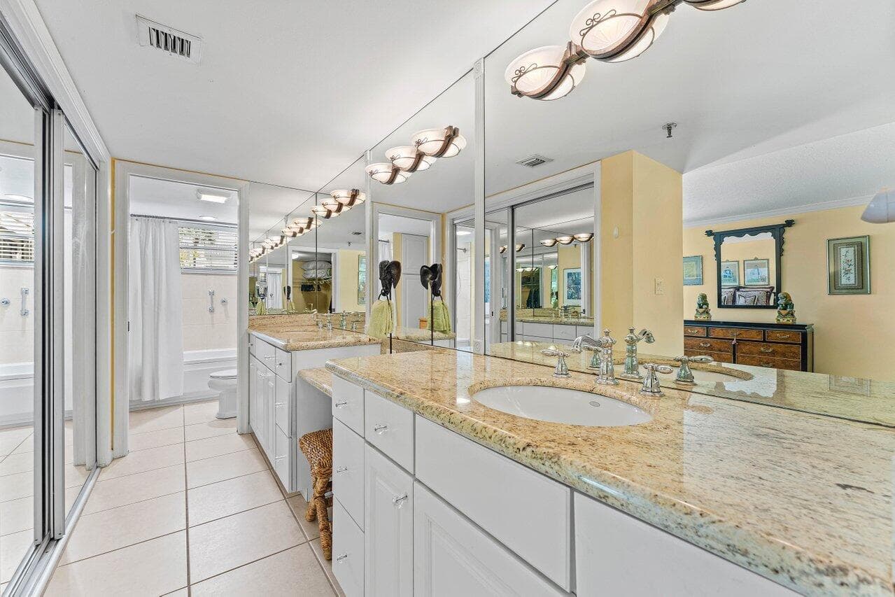 372 Golfview Road 101, North Palm Beach, FL 33408 — photo 22 of 32