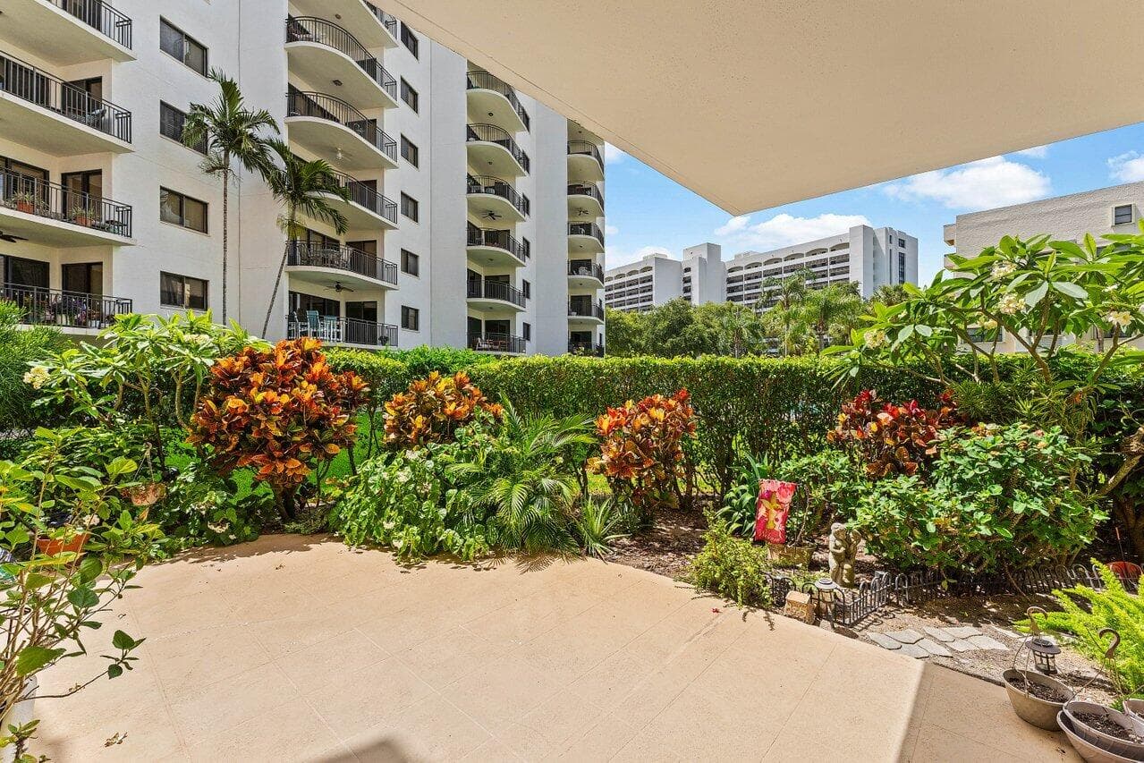 372 Golfview Road 101, North Palm Beach, FL 33408 — photo 27 of 32