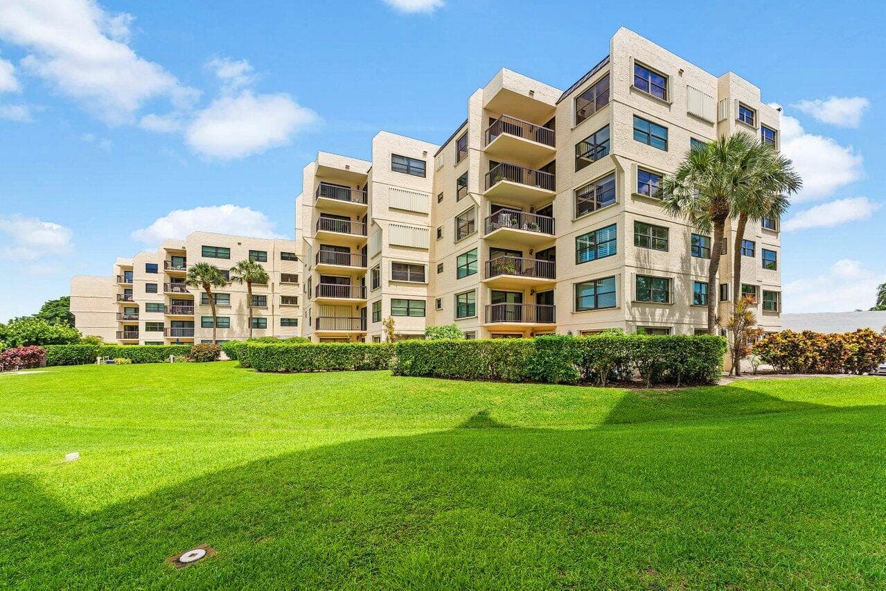 372 Golfview Road 101, North Palm Beach, FL 33408 — photo 28 of 32