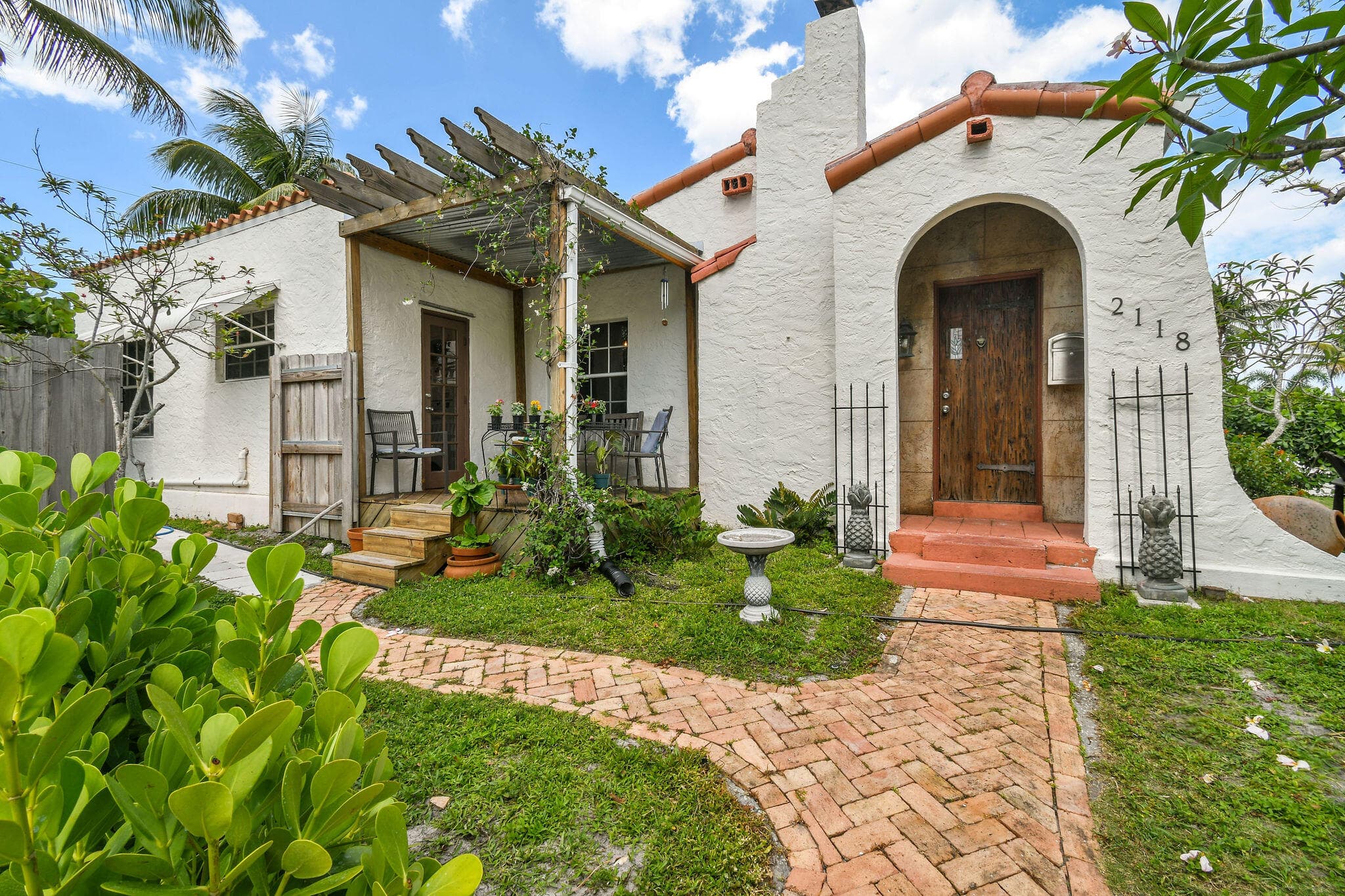 2118 Florida Avenue, West Palm Beach, FL 33401 — photo 1 of 34