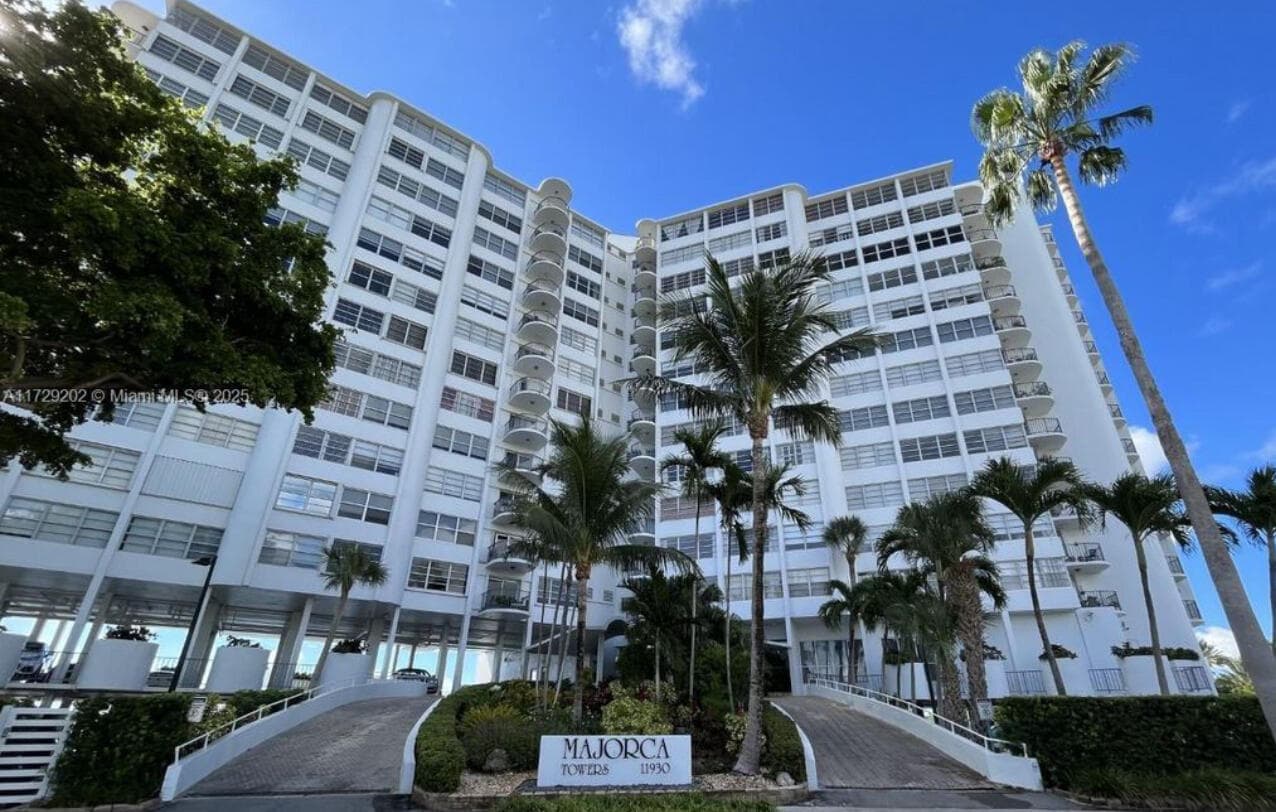 11930 N Bayshore Drive Ph10, North Miami, FL 33181 — photo 18 of 19