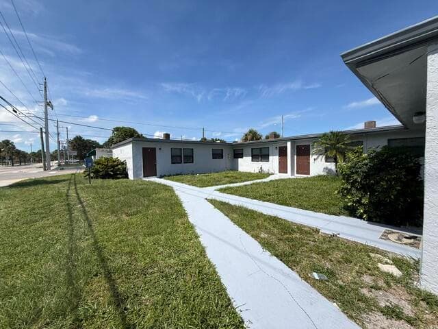 2840 Avenue S, West Palm Beach, FL 33404 — photo 11 of 24