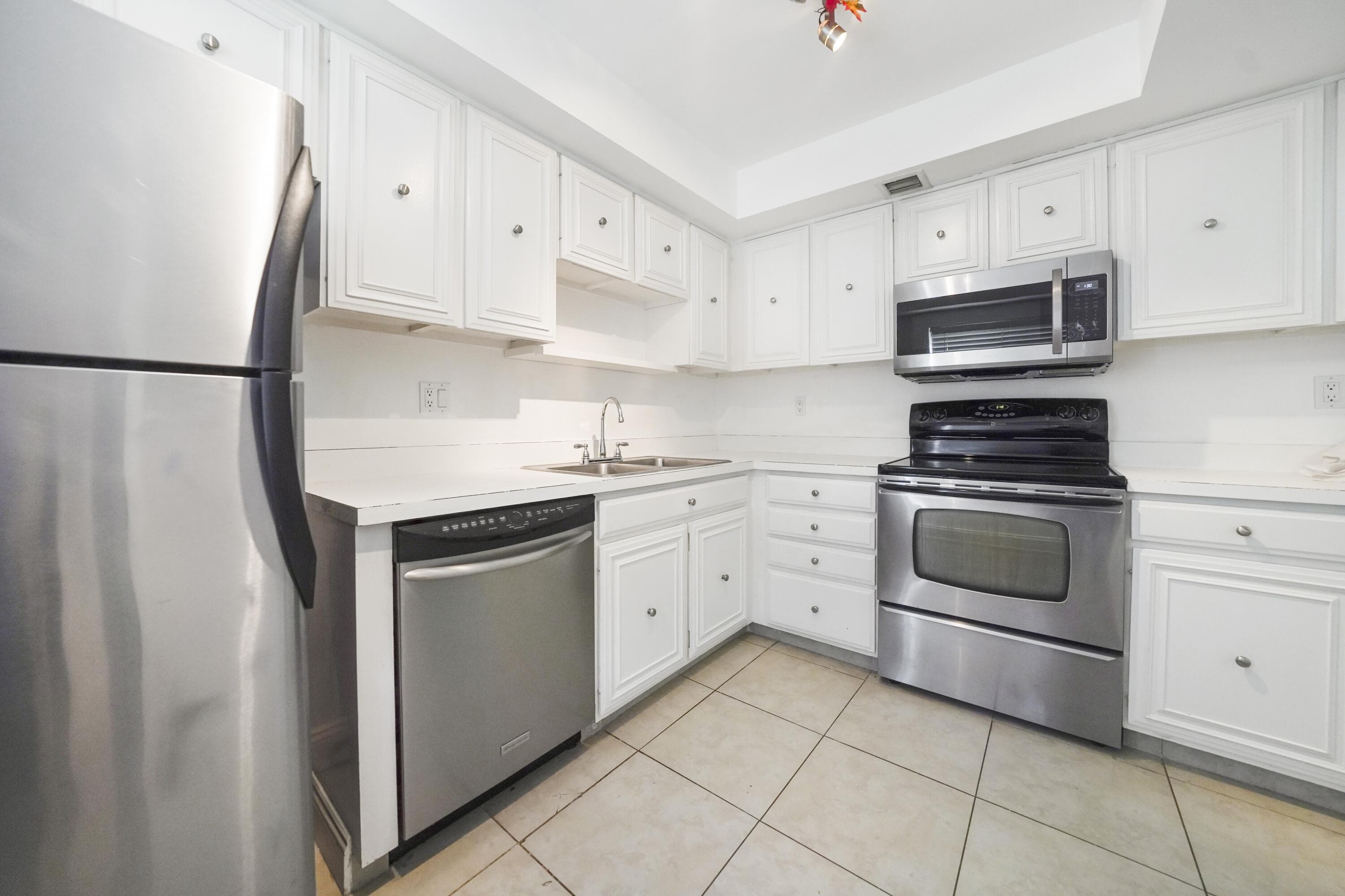 3050 Presidential Way 205, West Palm Beach, FL 33401 — photo 5 of 21