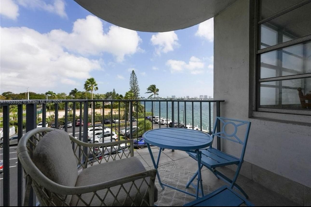 11930 N Bayshore Drive 302, North Miami, FL 33181 — photo 4 of 17
