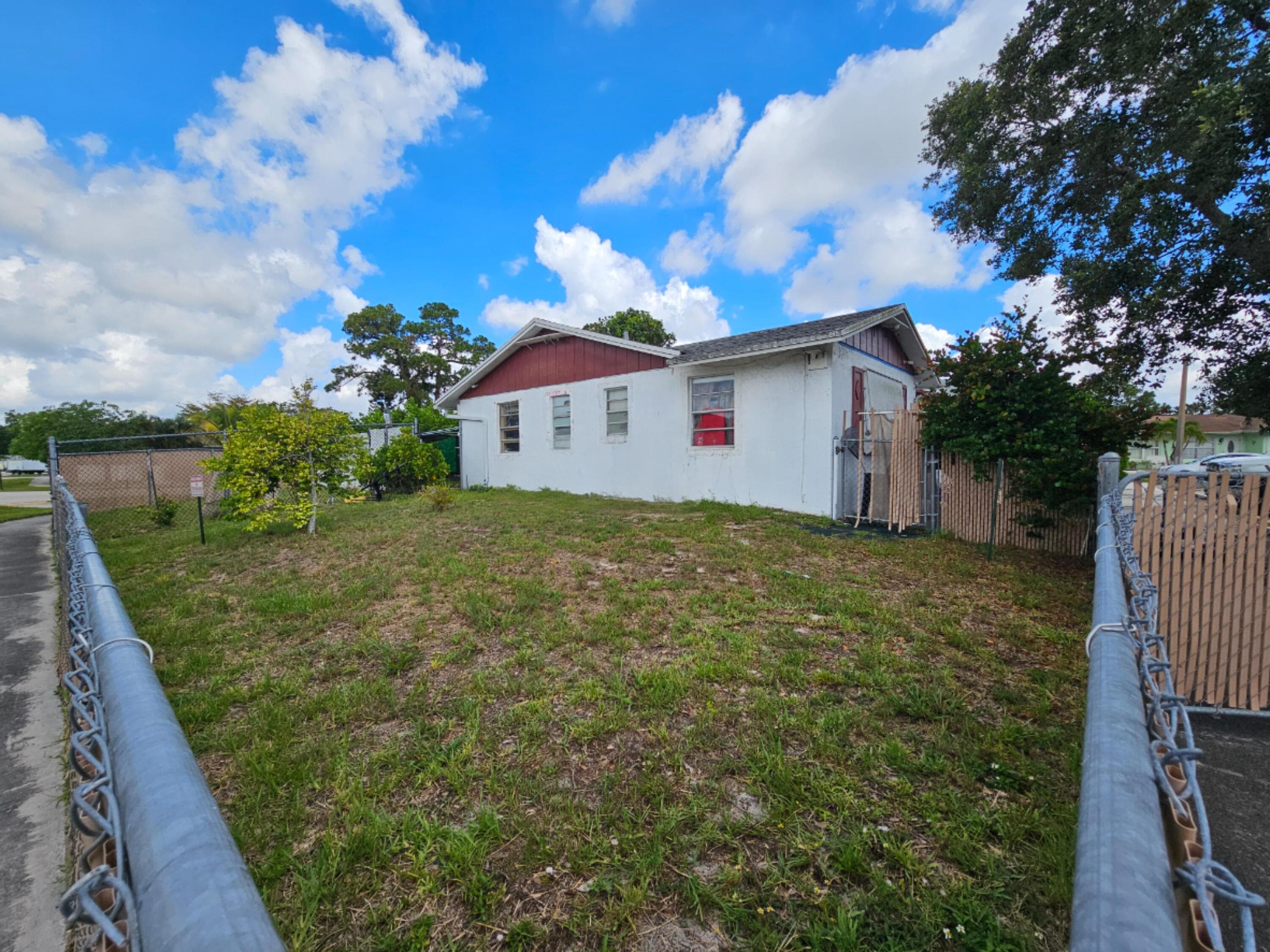 773 E Ilene Rd Road E, West Palm Beach, FL 33415 — photo 3 of 5