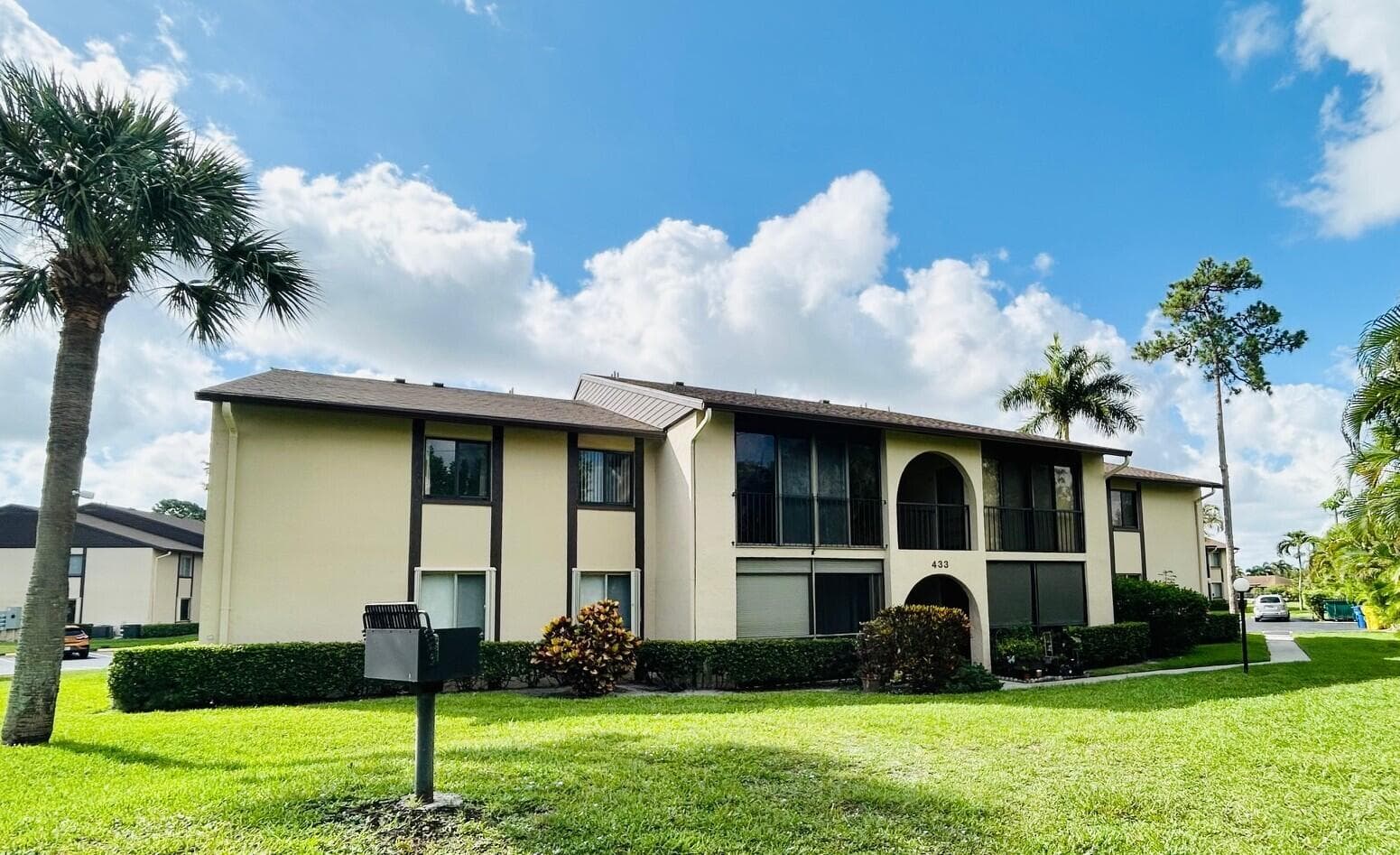 433 Pine Glen Lane C2, Greenacres, FL 33463 — photo