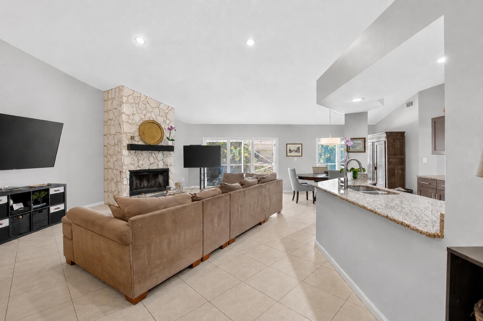 7069 NW 3rd Avenue, Boca Raton, FL 33487 — photo 7 of 58