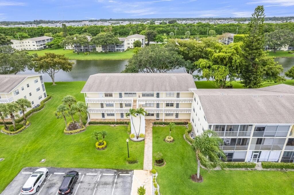 297 Dorset H, Boca Raton, FL 33434 — photo 3 of 36