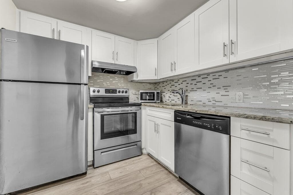297 Dorset H, Boca Raton, FL 33434 — photo 15 of 36