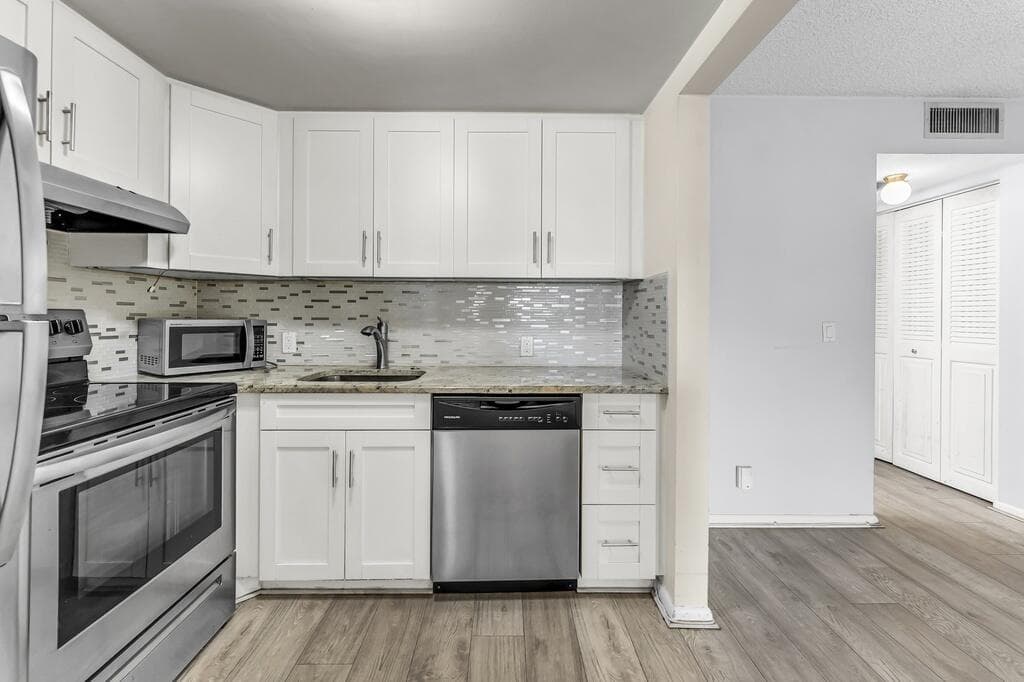 297 Dorset H, Boca Raton, FL 33434 — photo 14 of 36