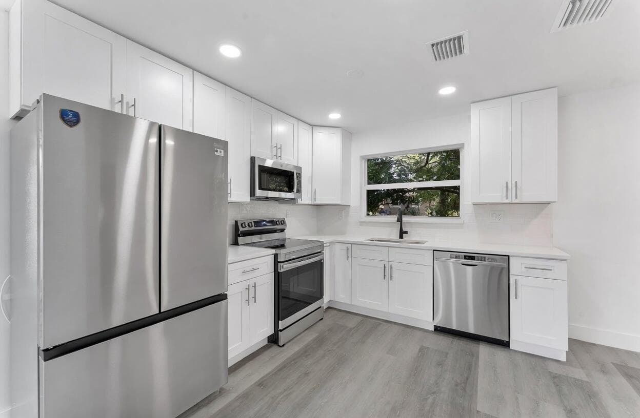 307 NW 6th Street, Deerfield Beach, FL 33441 — photo 3 of 8