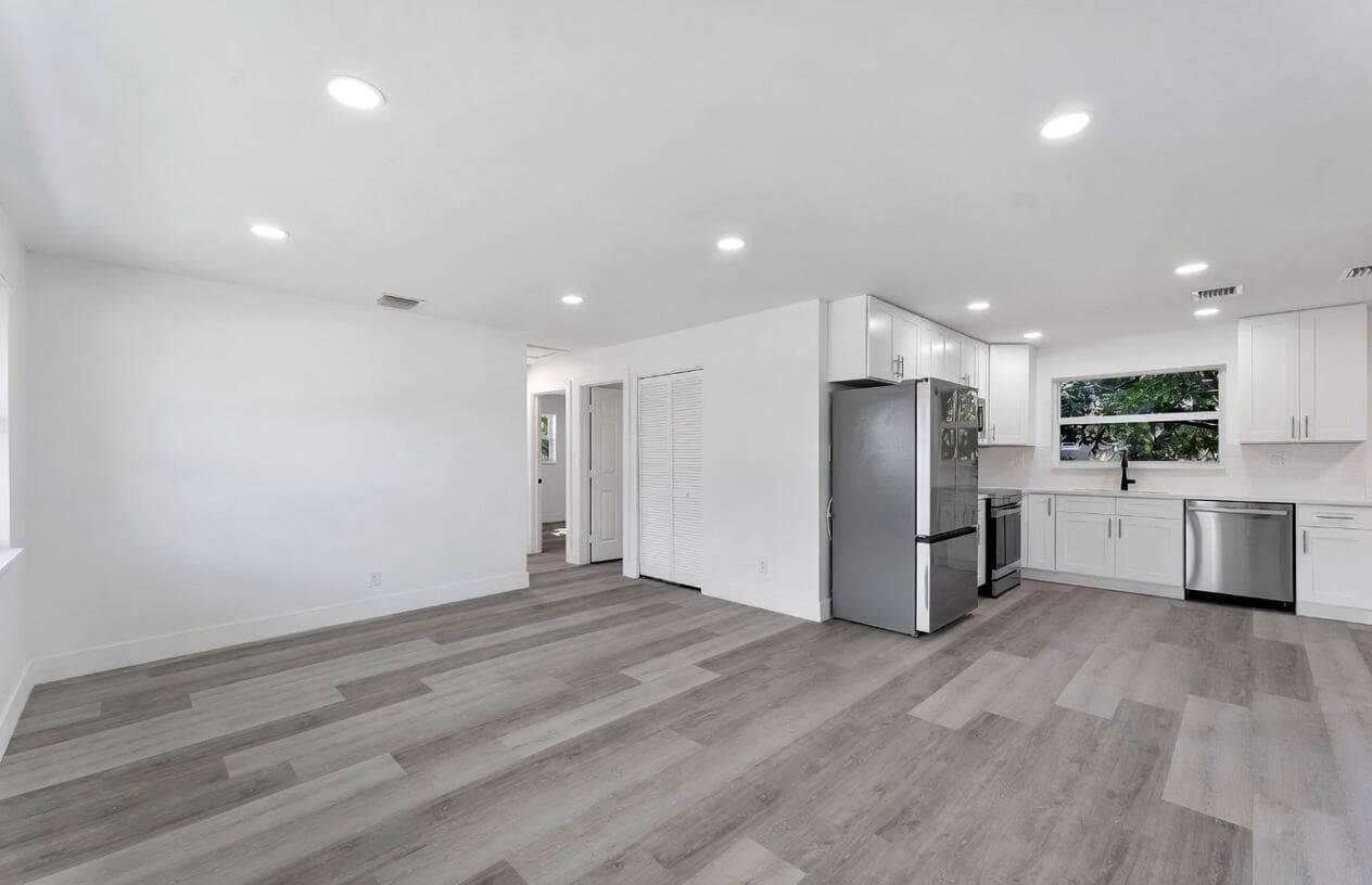 307 NW 6th Street, Deerfield Beach, FL 33441 — photo 4 of 8