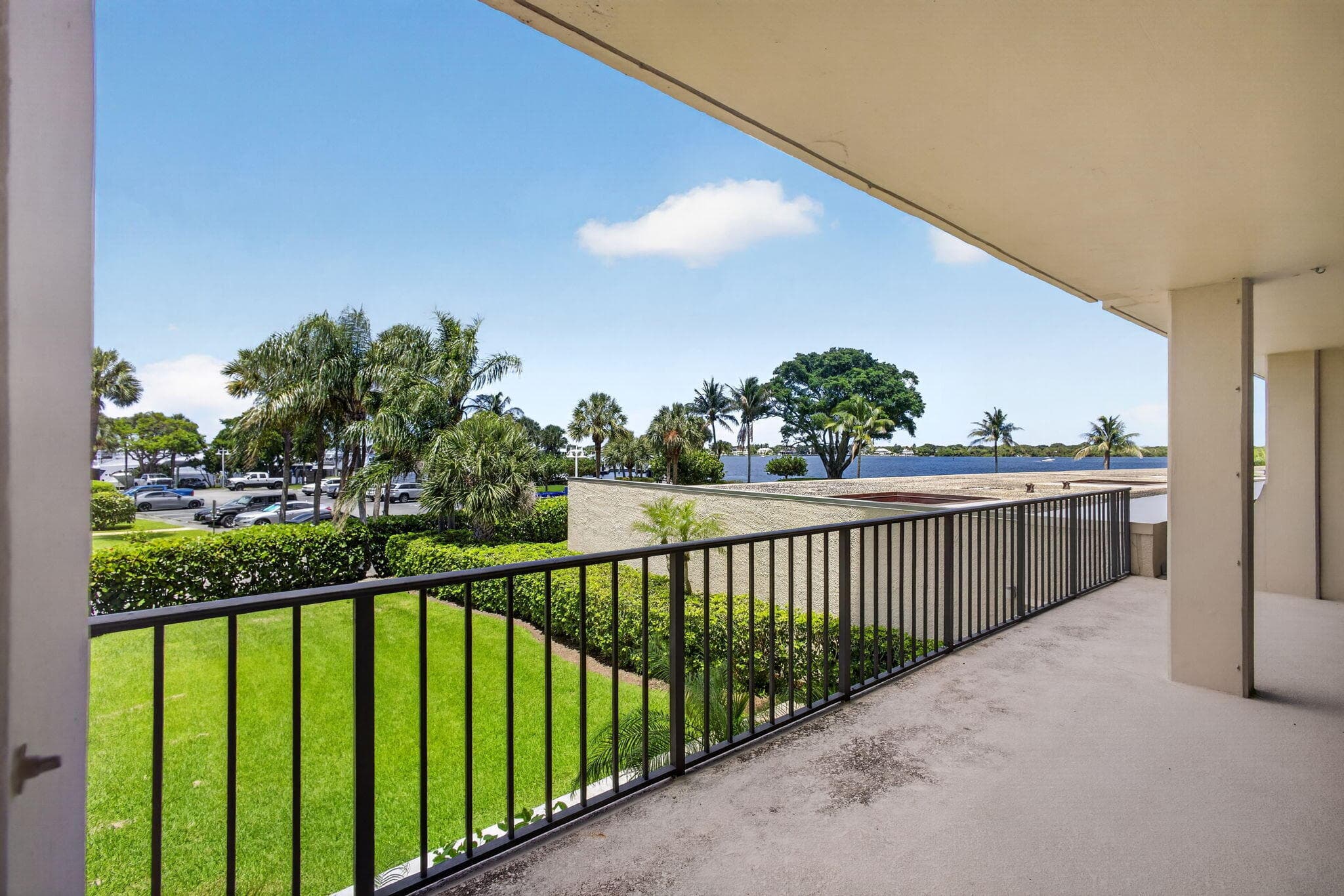 136 Lakeshore Drive, North Palm Beach, FL 33408 — photo 5 of 57