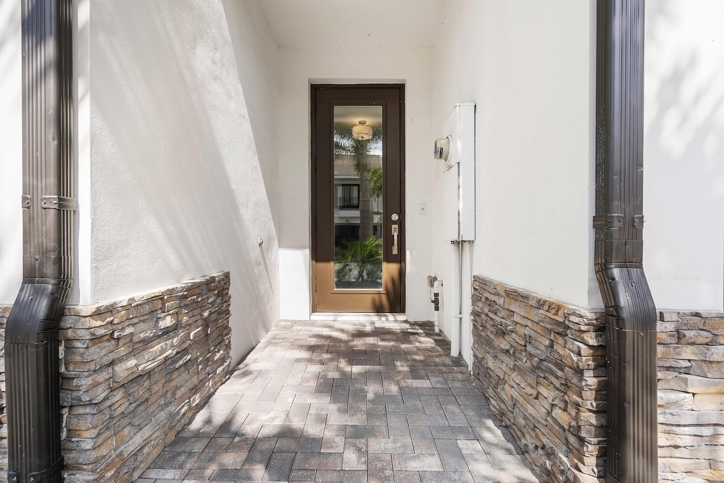 4455 E Aqua Bella Lane, Dania Beach, FL 33312 — photo 3 of 38