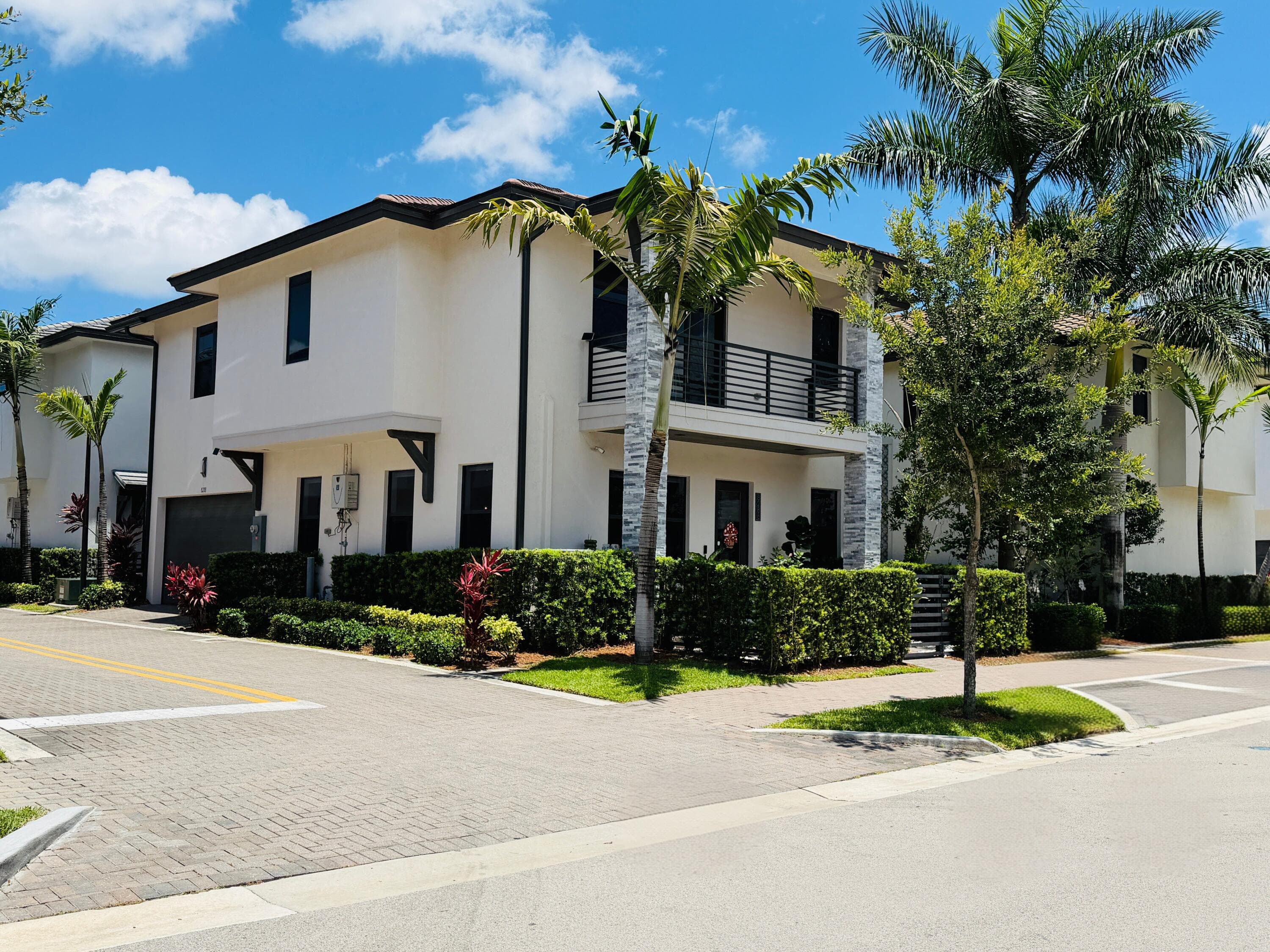 8288 NW 44th Terrace, Doral, FL 33166 — photo 3 of 68