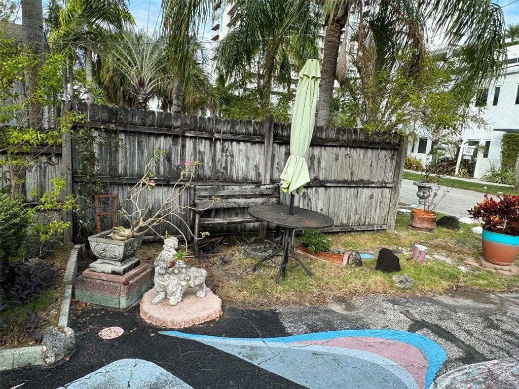 717 NE 5th Avenue 2, Fort Lauderdale, FL 33304 — photo 2 of 13