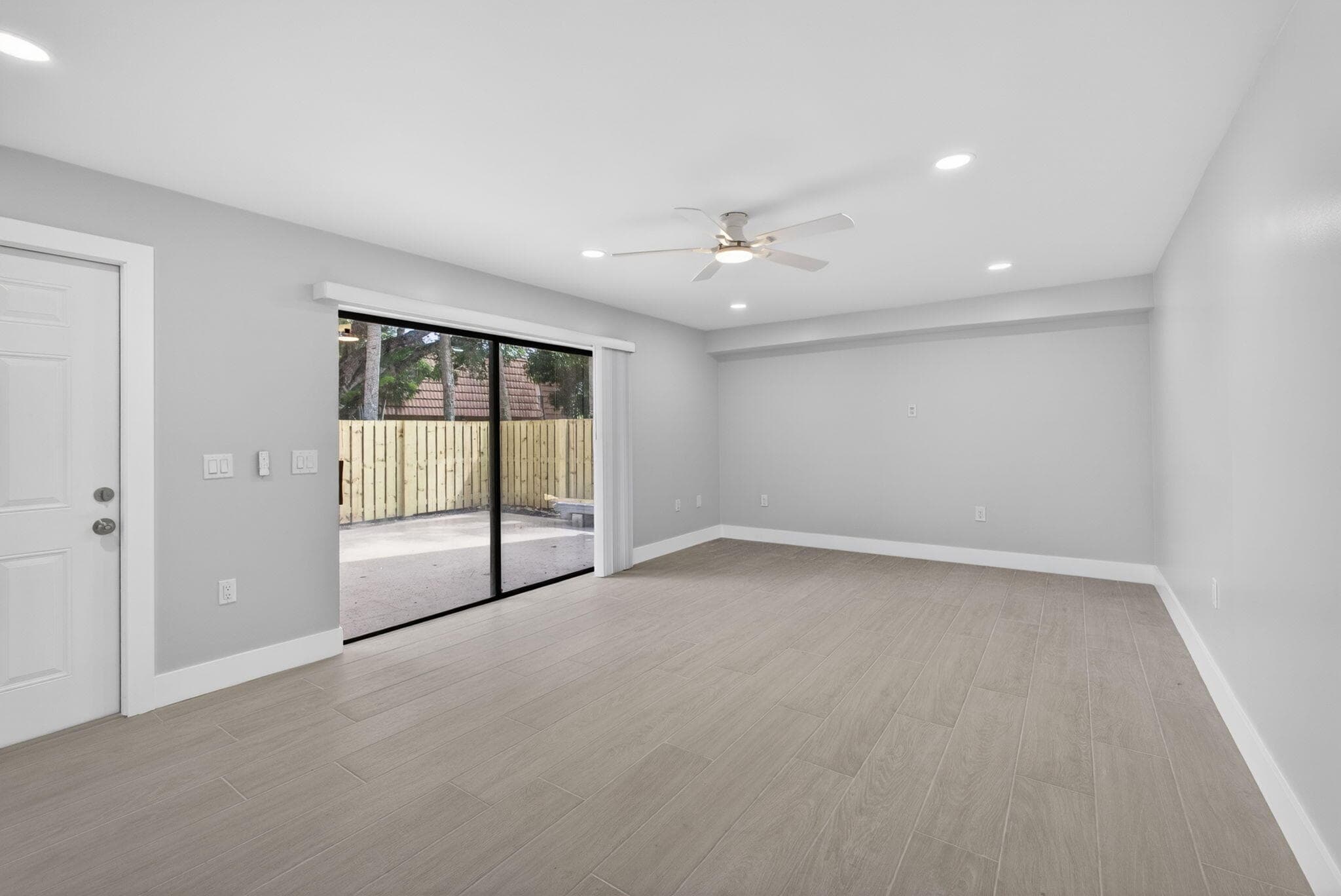 183 Charter Way, West Palm Beach, FL 33407 — photo 4 of 41